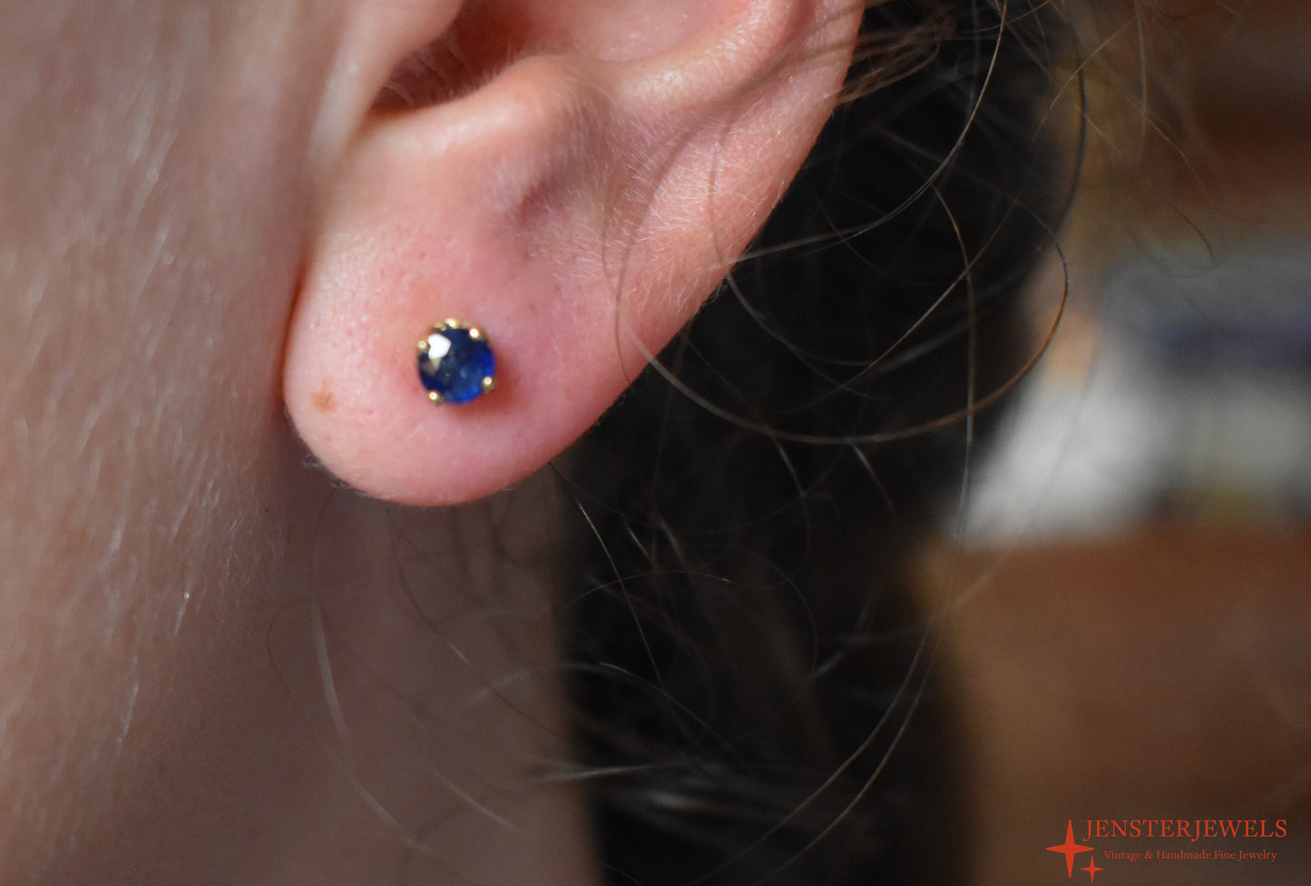Vintage 14k Yellow Gold Dark Blue Sapphire Stud Earrings