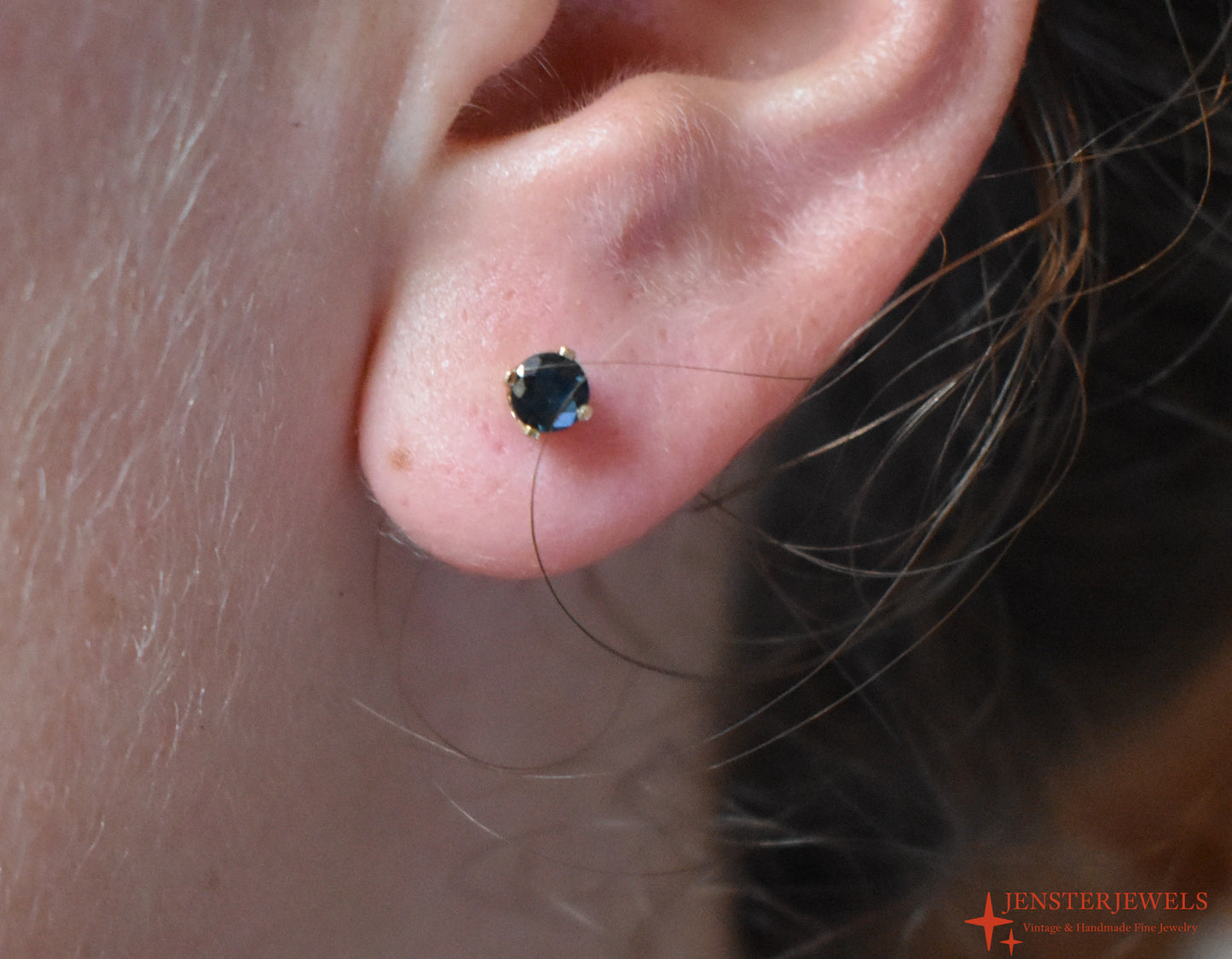 Vintage 14k Yellow Gold Sapphire Stud Earrings