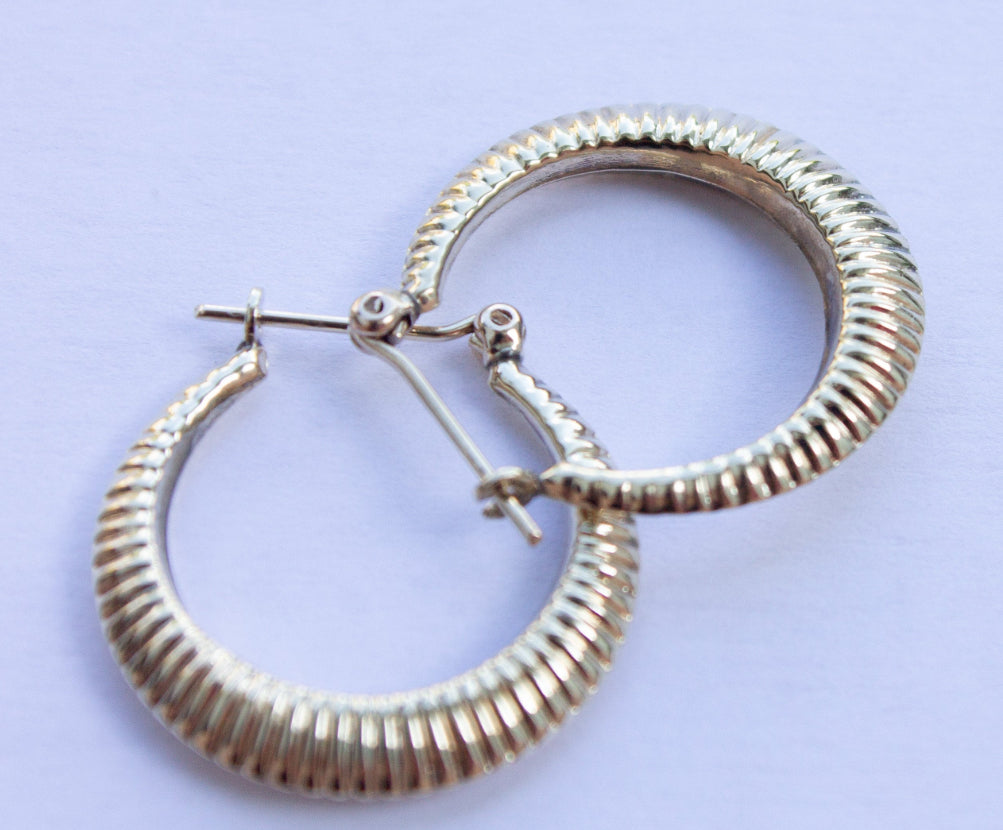Vintage 14k Yellow Gold Scalloped Hoop Earrings