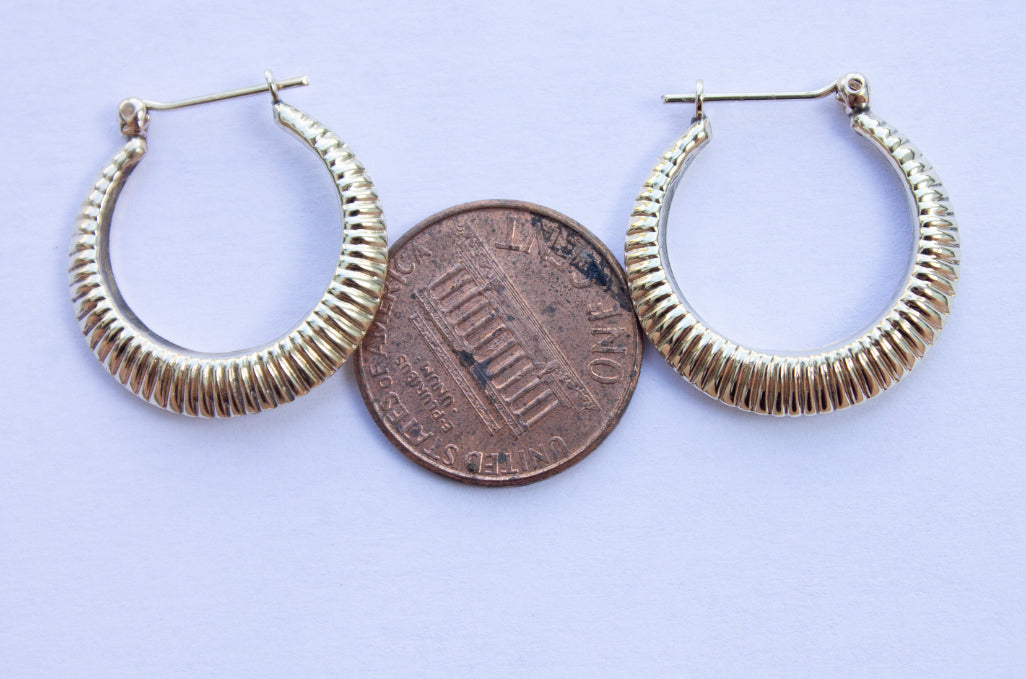 Vintage 14k Yellow Gold Scalloped Hoop Earrings