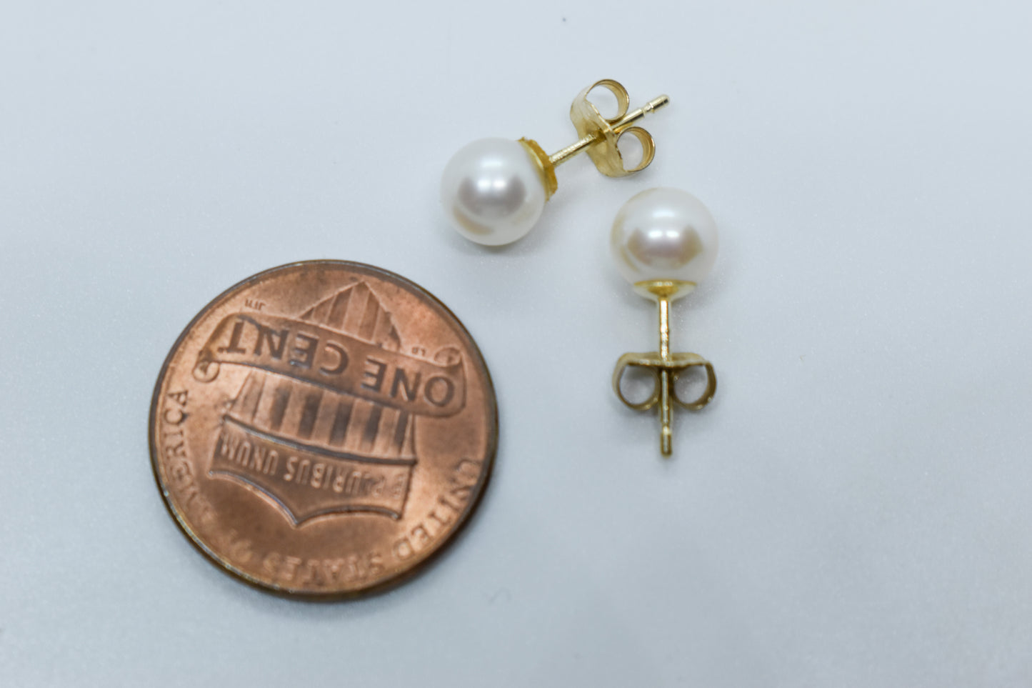 Vintage 14k Yellow Gold 6mm Pearl Stud Earrings
