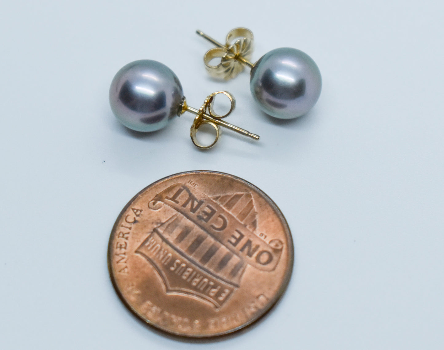 Vintage 14k Yellow Gold 7.5mm Grey Pearl Stud Earrings