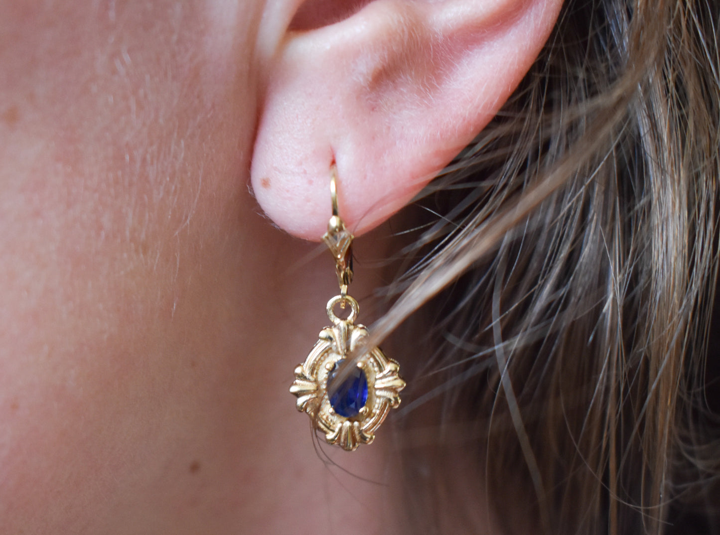 Vintage 14k Yellow Gold Sapphire Lever Back Earrings Antique Look