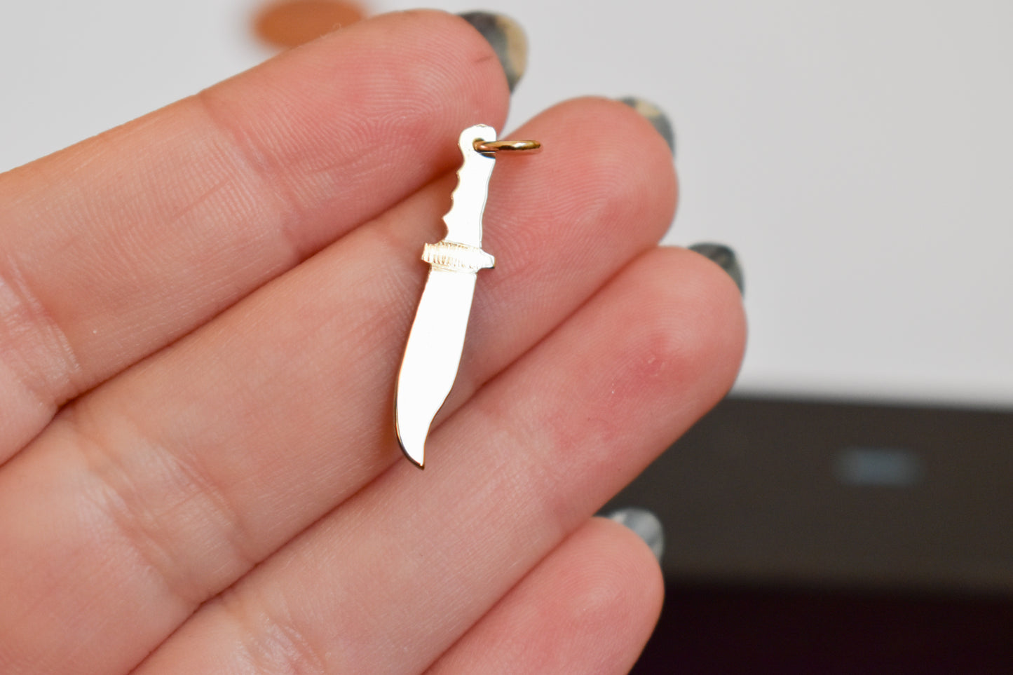 New Handmade 14k Solid Yellow Gold Knife Pendant