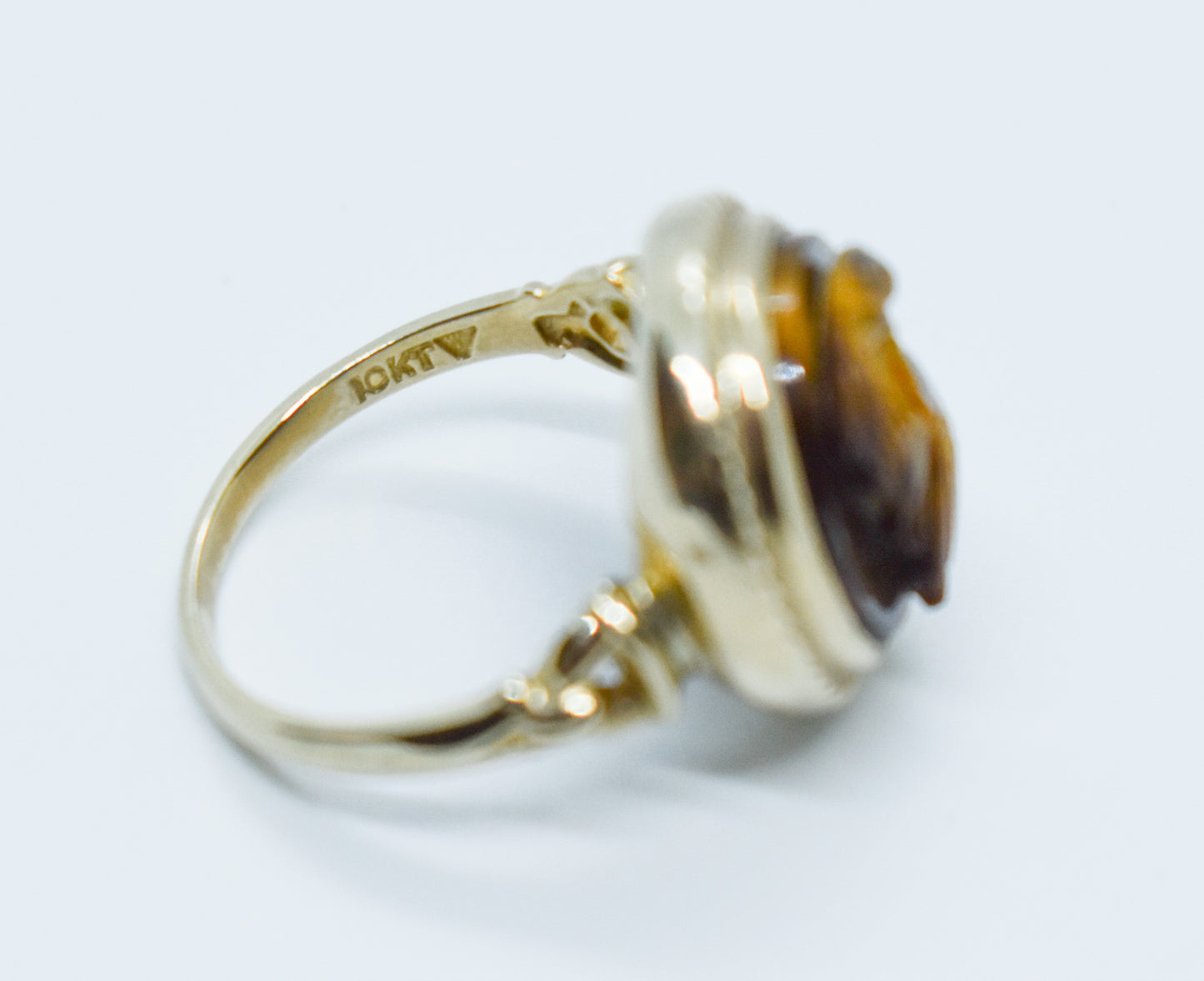 Vintage 10K Yellow Gold Carved Tiger Eye Knight Ring Size 6 1/4
