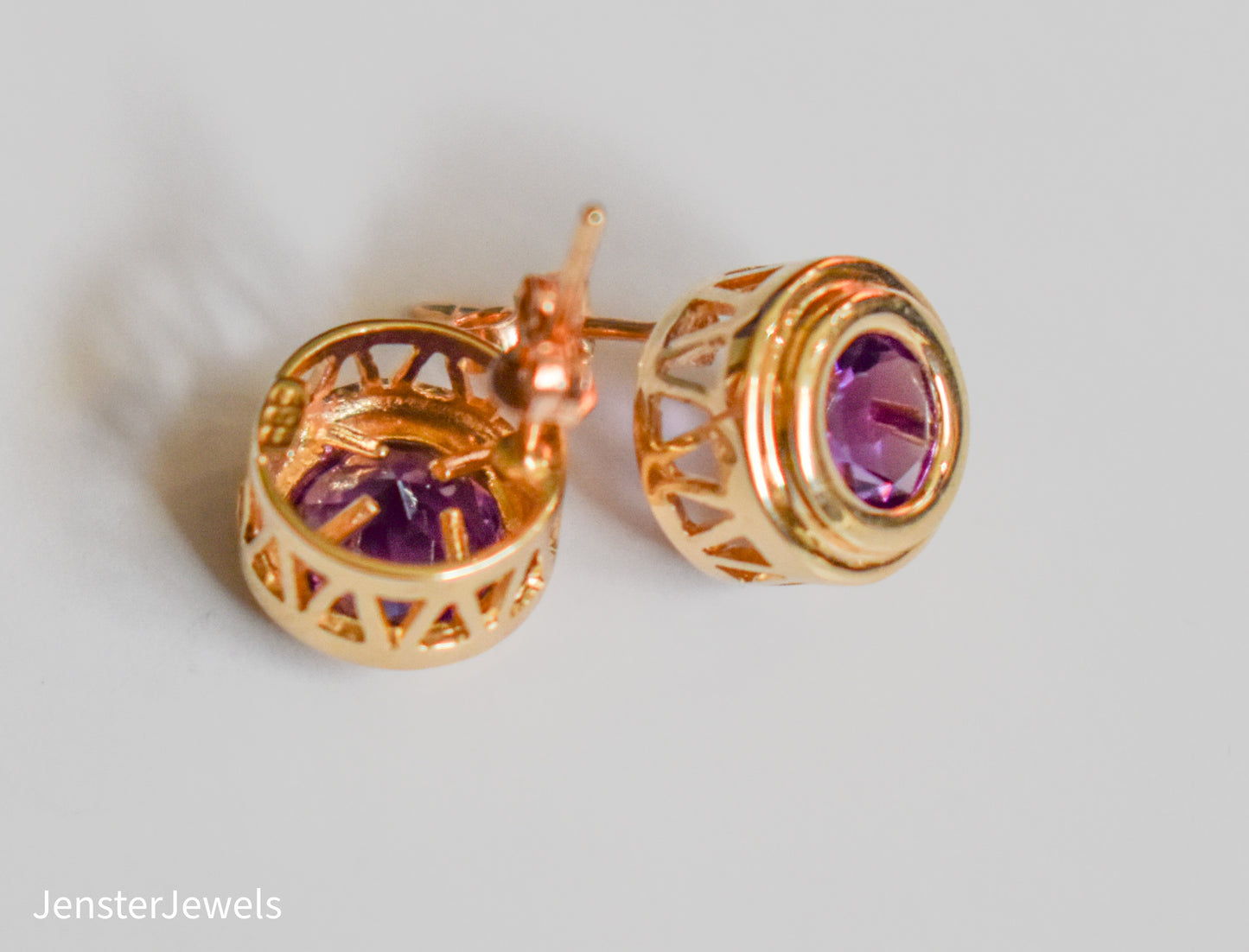 Vintage 14K Yellow Gold Amethyst Bezel Set Circle Stud Earrings