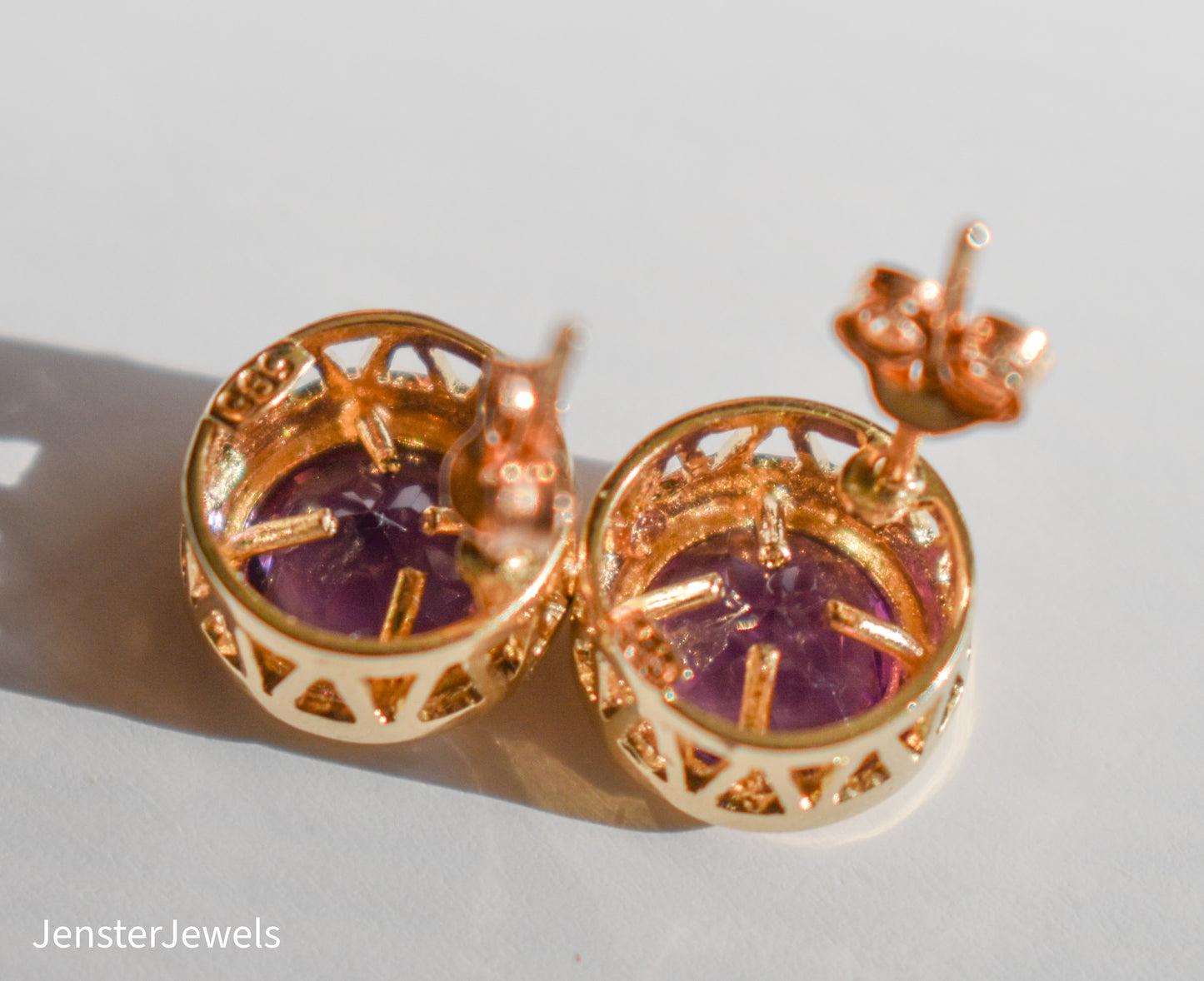 Vintage 14K Yellow Gold Amethyst Bezel Set Circle Stud Earrings