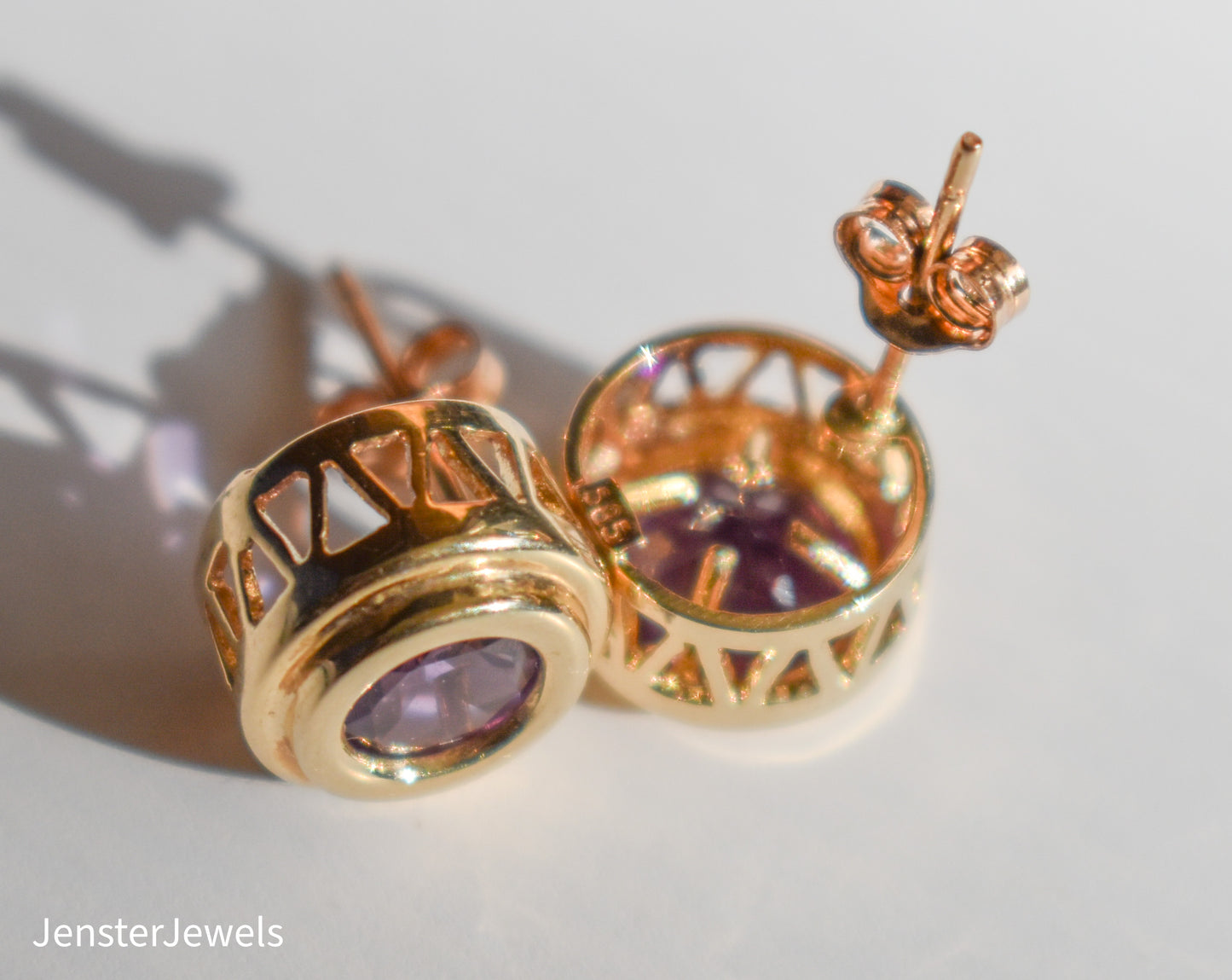 Vintage 14K Yellow Gold Amethyst Bezel Set Circle Stud Earrings