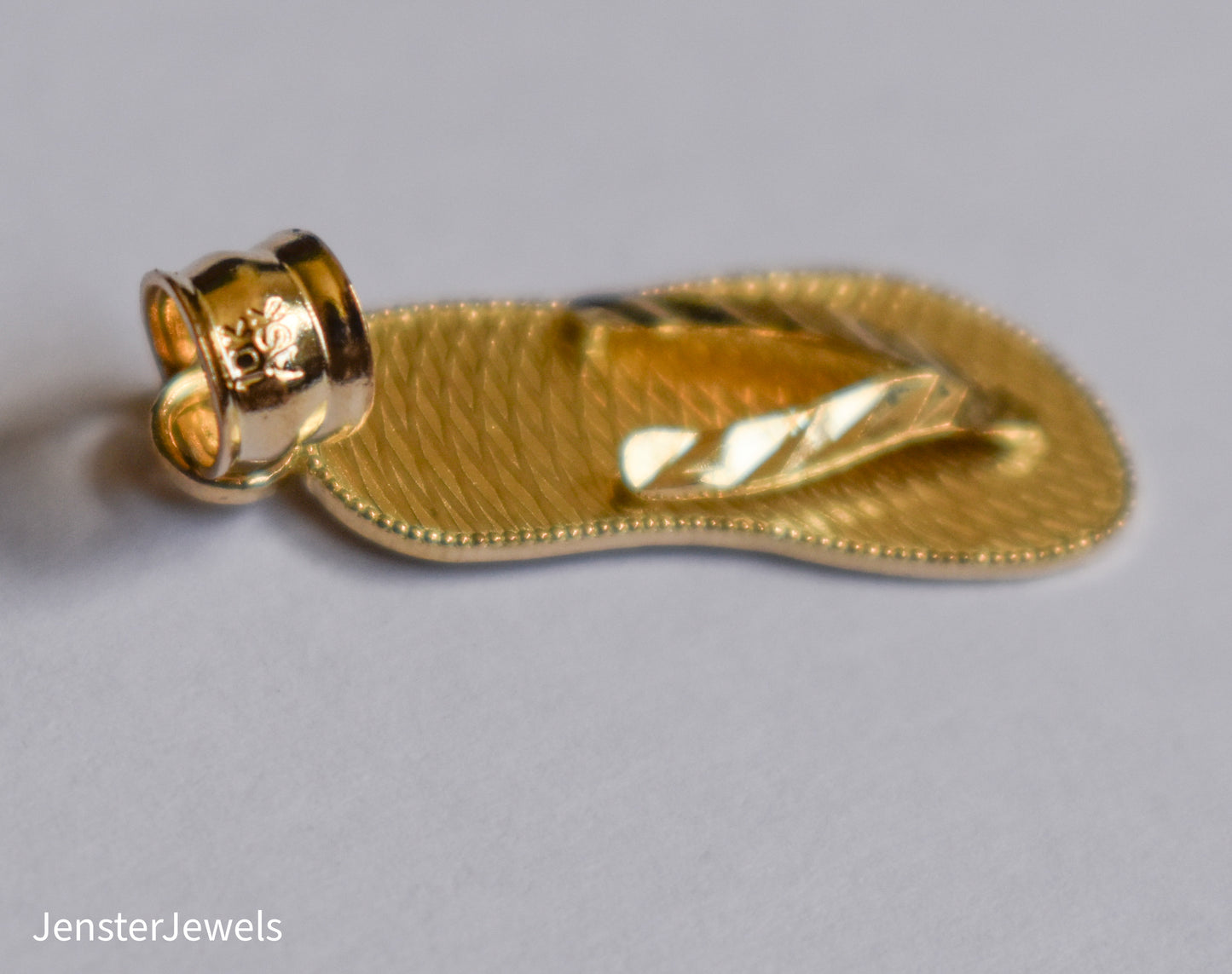 Vintage 10k Yellow Gold Flip Flop Pendant