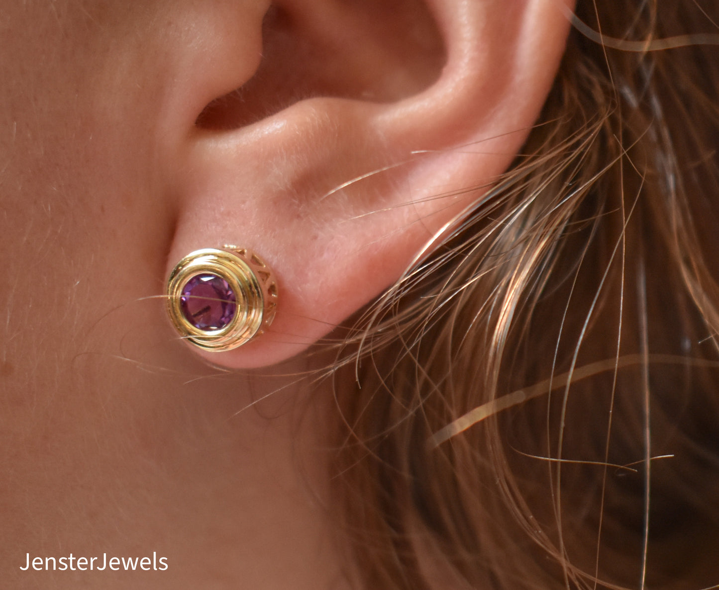 Vintage 14K Yellow Gold Amethyst Bezel Set Circle Stud Earrings