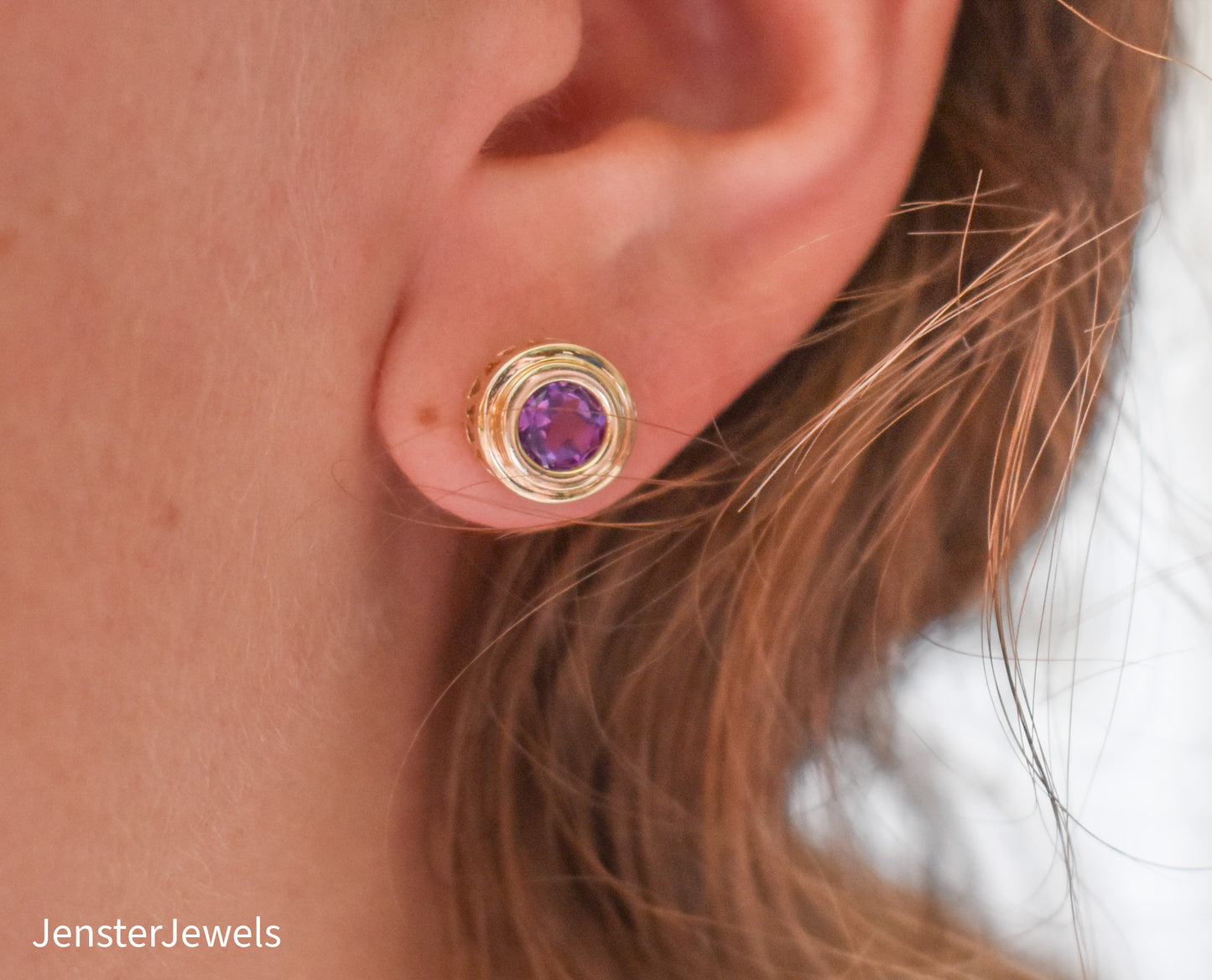 Vintage 14K Yellow Gold Amethyst Bezel Set Circle Stud Earrings