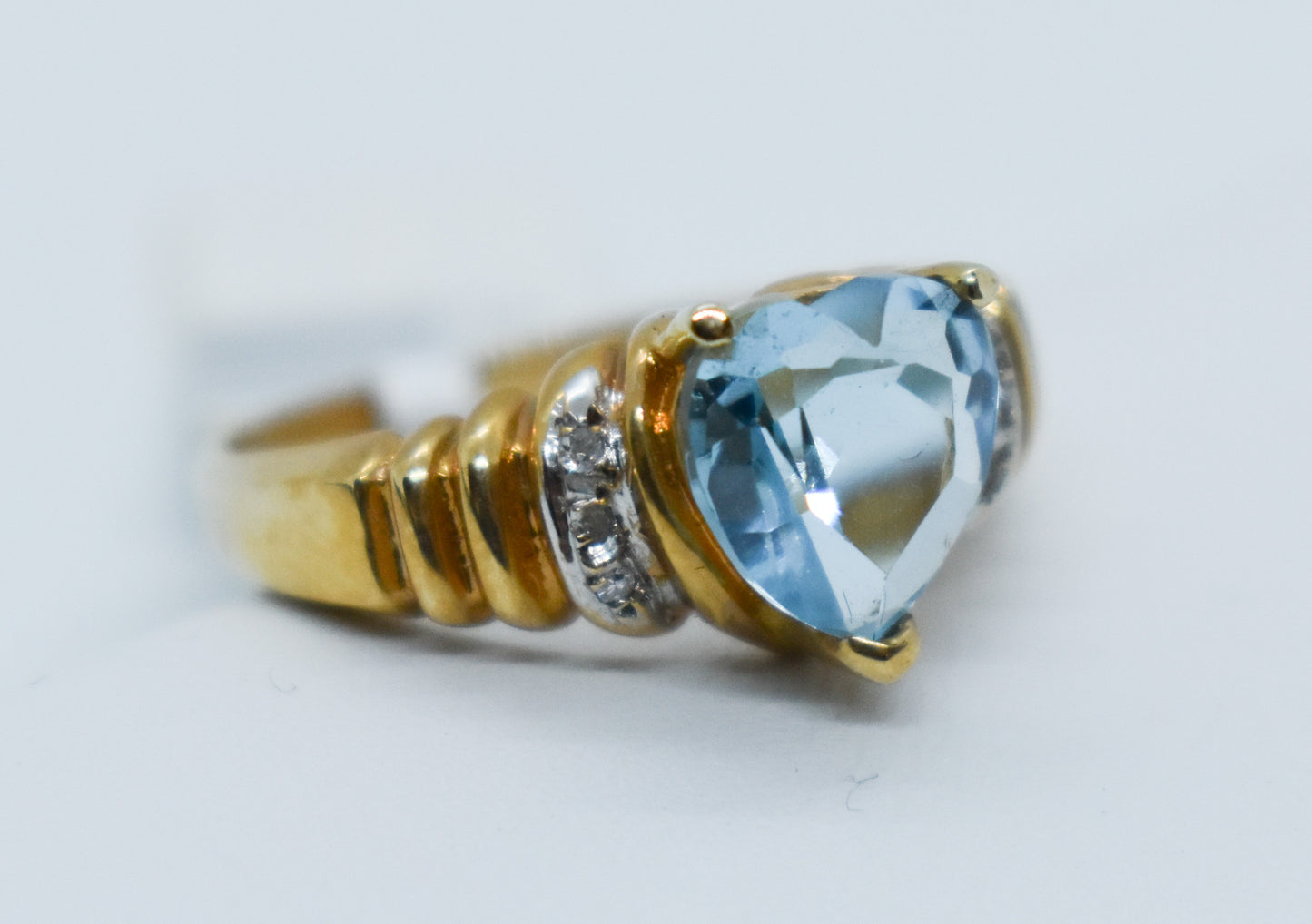 Vintage 14K Yellow Gold Blue Topaz Heart and Diamond Ring Size 6