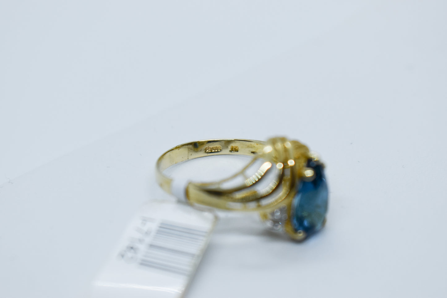 Vintage 14k Yellow Gold 2.5CTW Blue Topaz and Diamond Ring Size 7 1/2