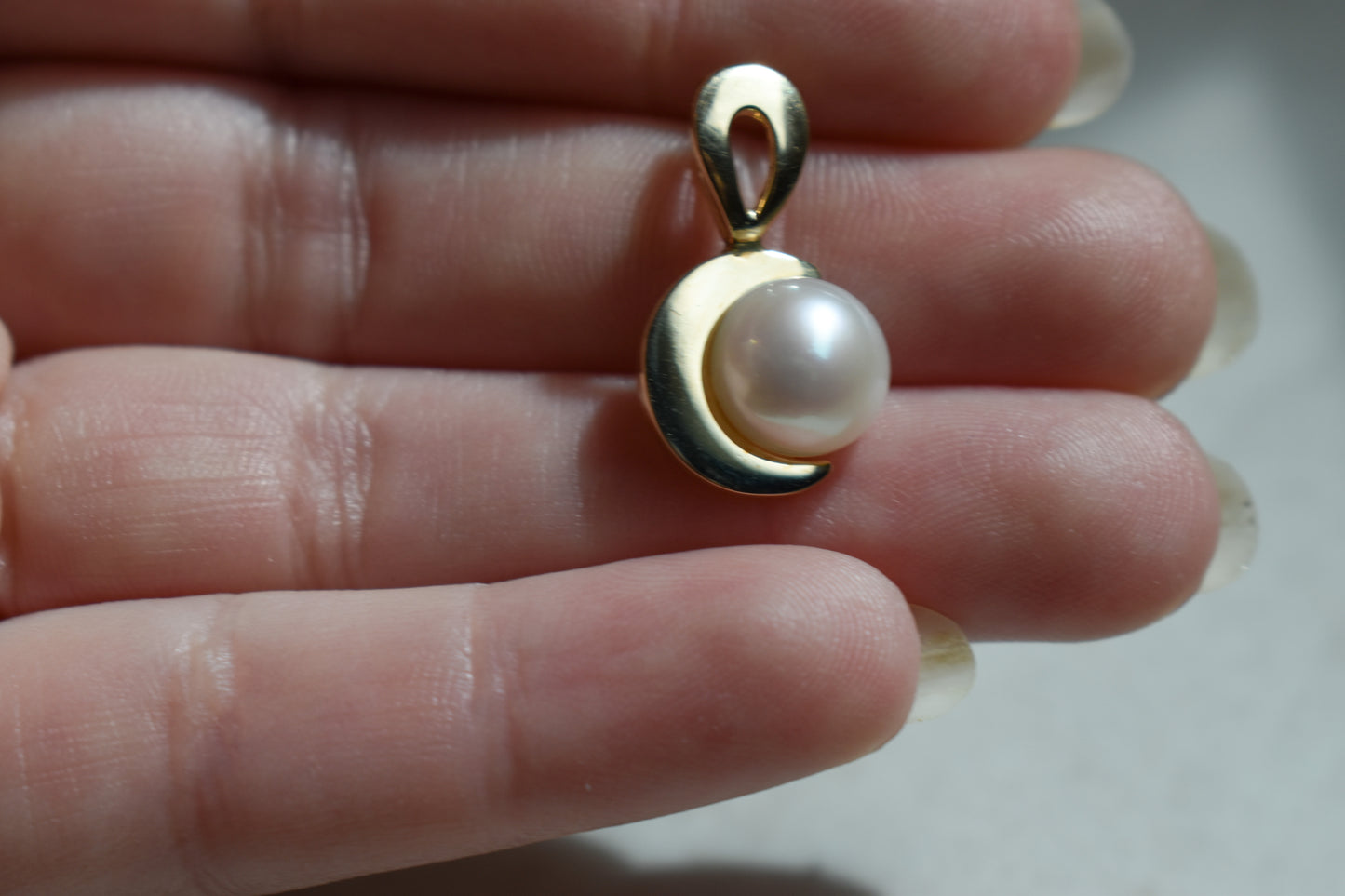 Vintage 14k Yellow Gold Crescent Moon Shaped Pearl Pendant