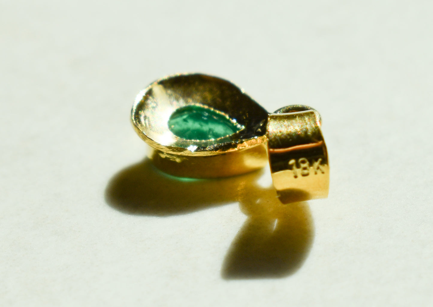 Vintage 18k Yellow Gold Small Pearl Shaped Bezel Emerald Pendant