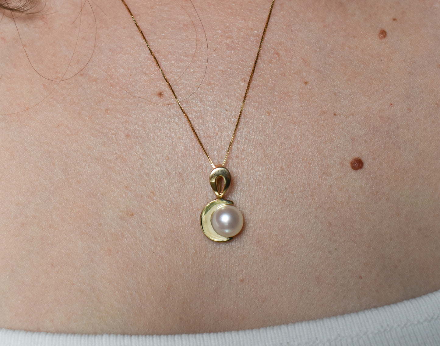 Vintage 14k Yellow Gold Crescent Moon Shaped Pearl Pendant