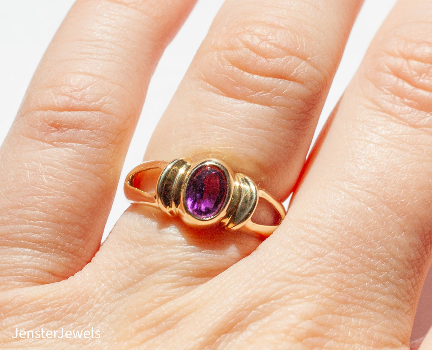 Vintage 14k Yellow Gold Bezel Set Amethyst Ring Size 6