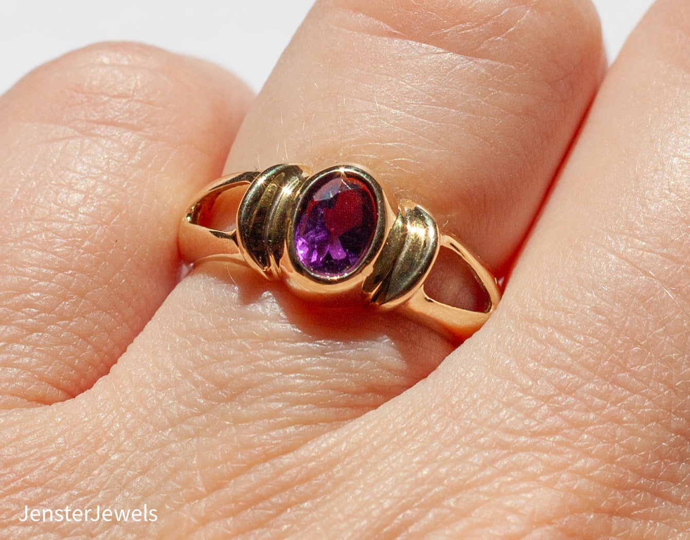 Vintage 14k Yellow Gold Bezel Set Amethyst Ring Size 6