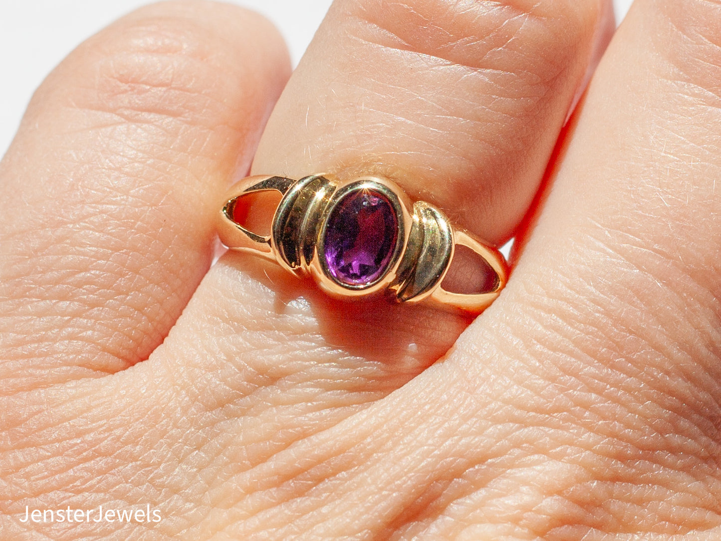 Vintage 14k Yellow Gold Bezel Set Amethyst Ring Size 6