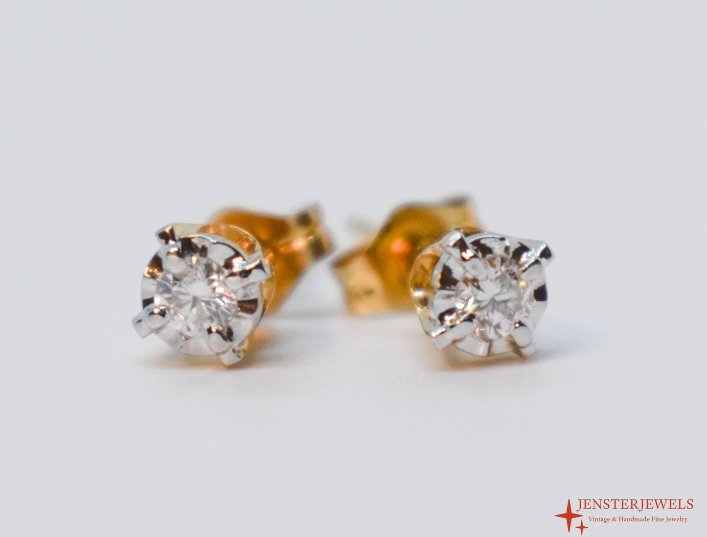 Vintage 14k Yellow Gold Diamond Stud Earrings .16CTW 3