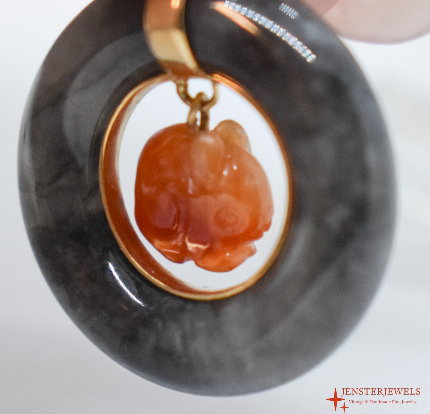 Vintage 14k Yellow Gold Grey & Orange Jade Circle Rabbit Pendant