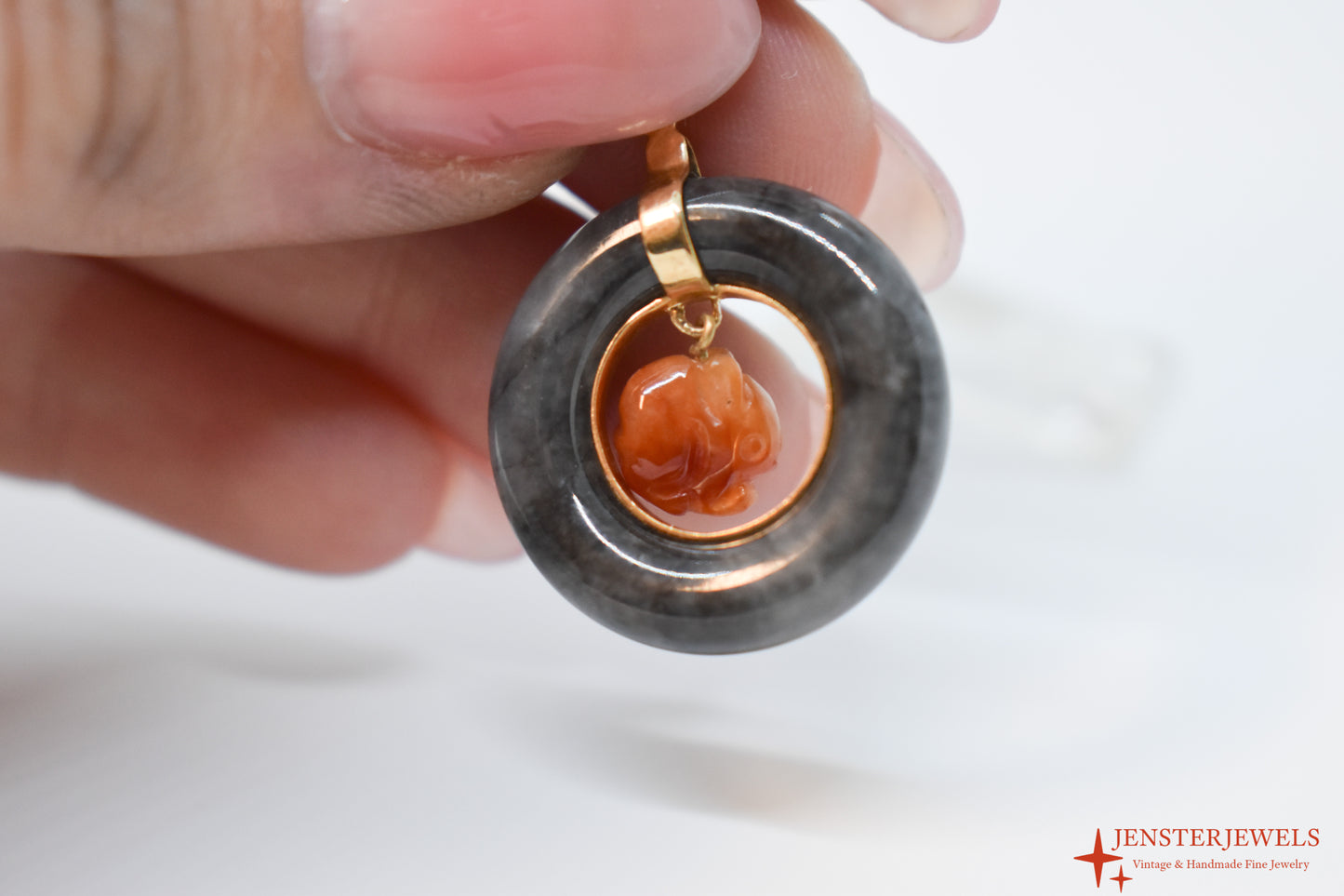 Vintage 14k Yellow Gold Grey & Orange Jade Circle Rabbit Pendant