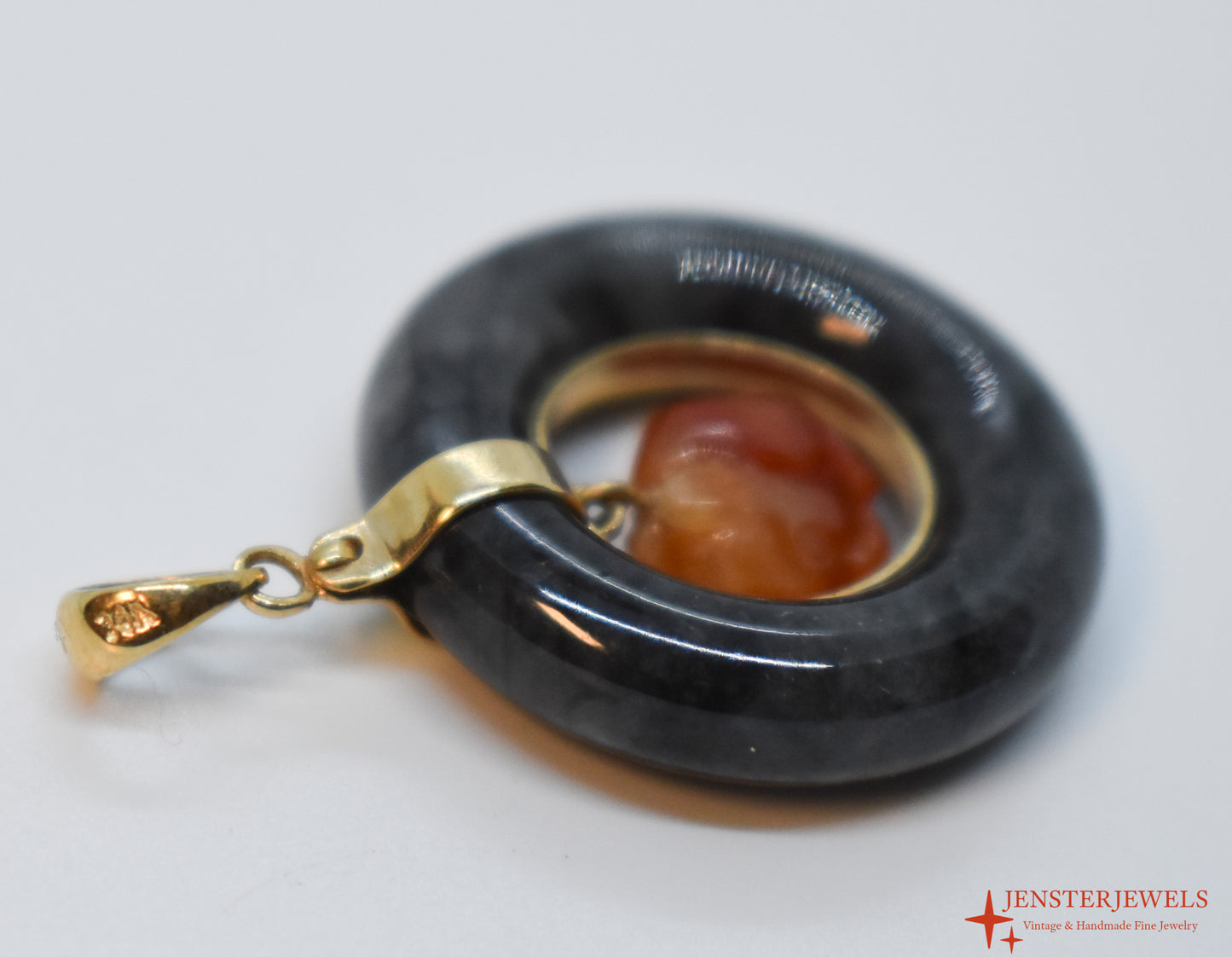 Vintage 14k Yellow Gold Grey & Orange Jade Circle Rabbit Pendant