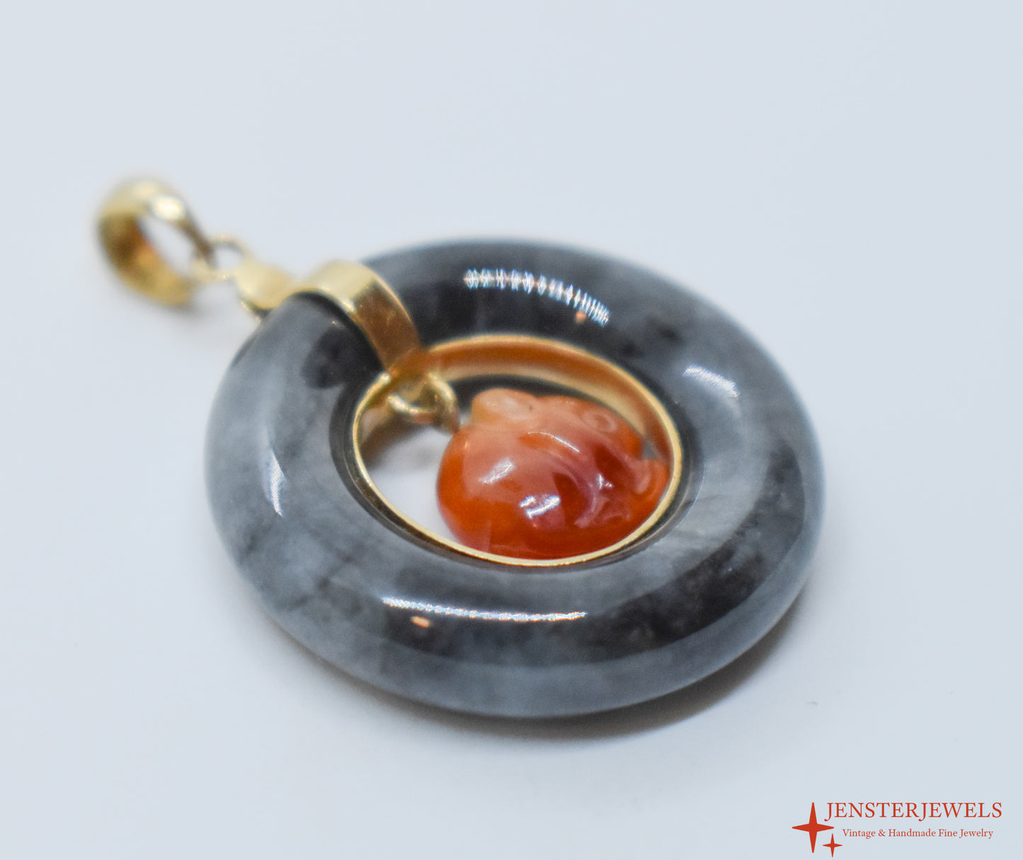 Vintage 14k Yellow Gold Grey & Orange Jade Circle Rabbit Pendant