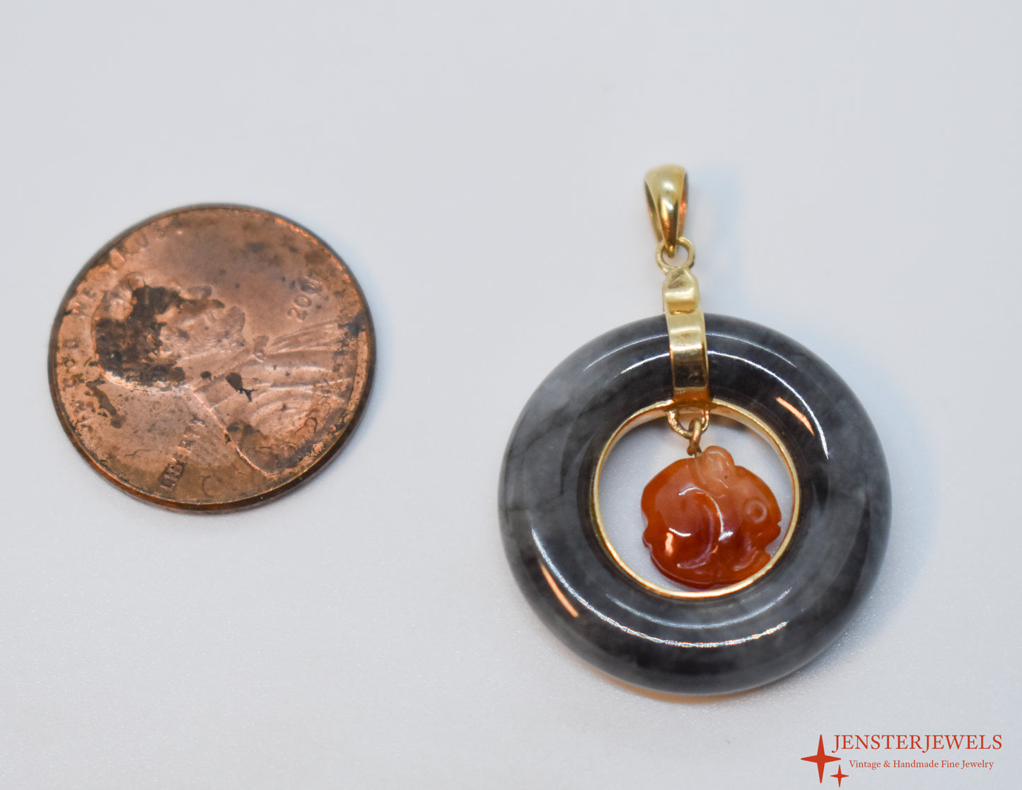 Vintage 14k Yellow Gold Grey & Orange Jade Circle Rabbit Pendant