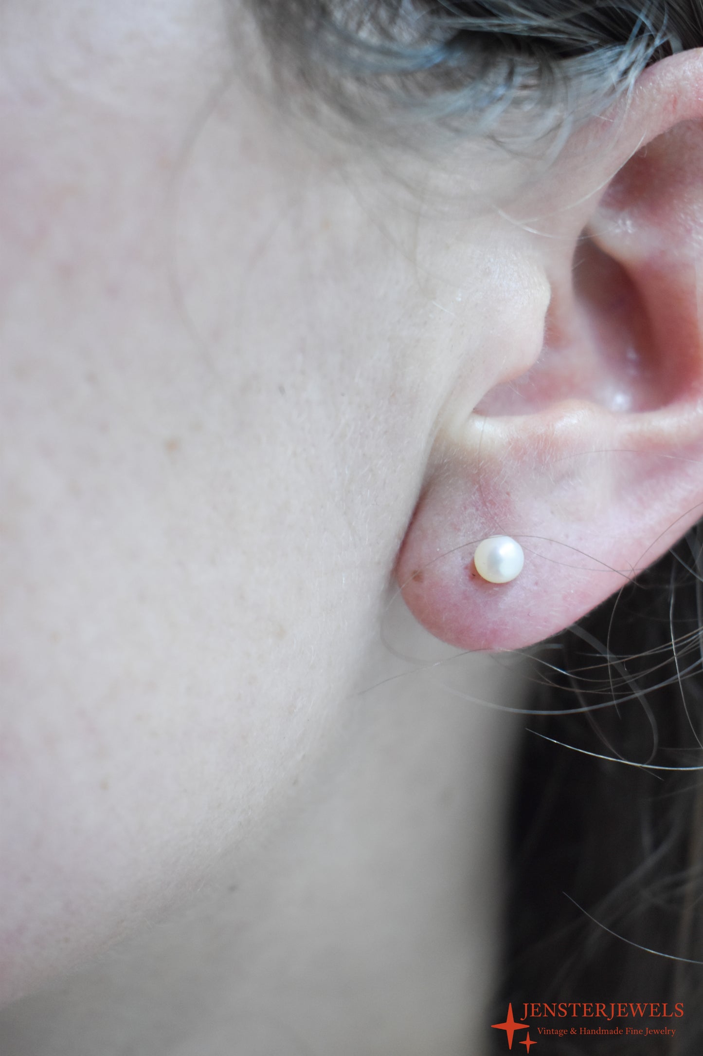 Vintage 14k Yellow Gold Pearl Stud Earrings