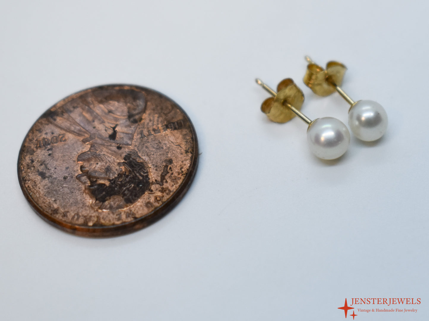 Vintage 14k Yellow Gold Pearl Stud Earrings