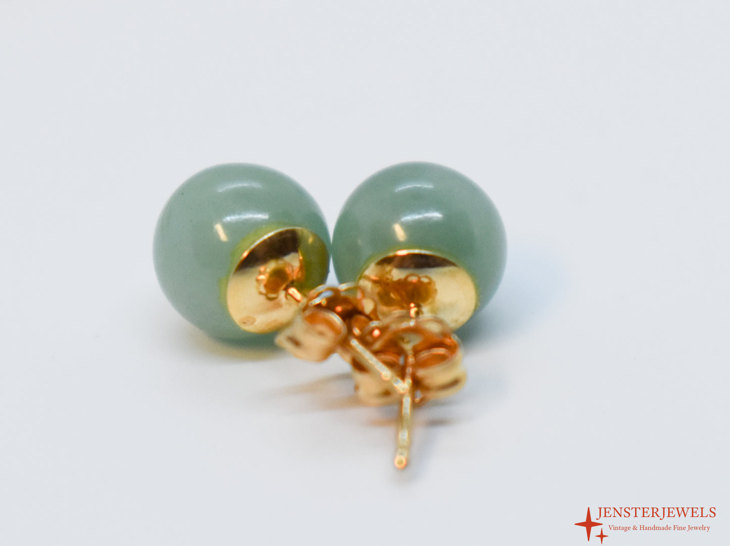 Vintage 14k Yellow Gold Green Jade Ball Stud Earrings
