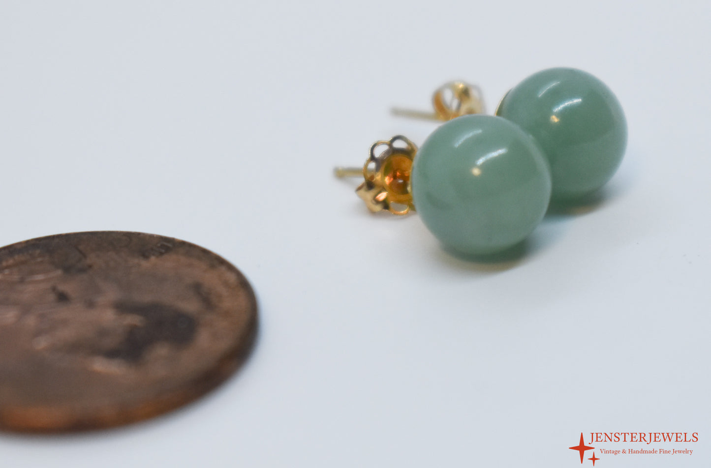Vintage 14k Yellow Gold Green Jade Ball Stud Earrings