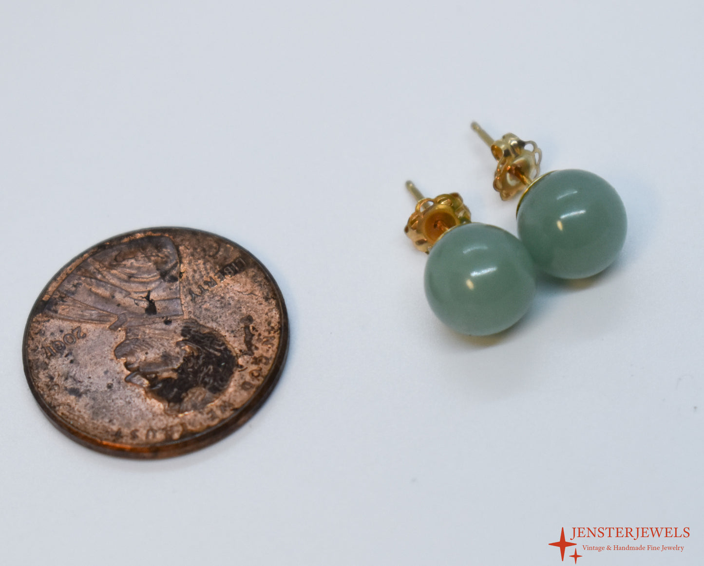 Vintage 14k Yellow Gold Green Jade Ball Stud Earrings