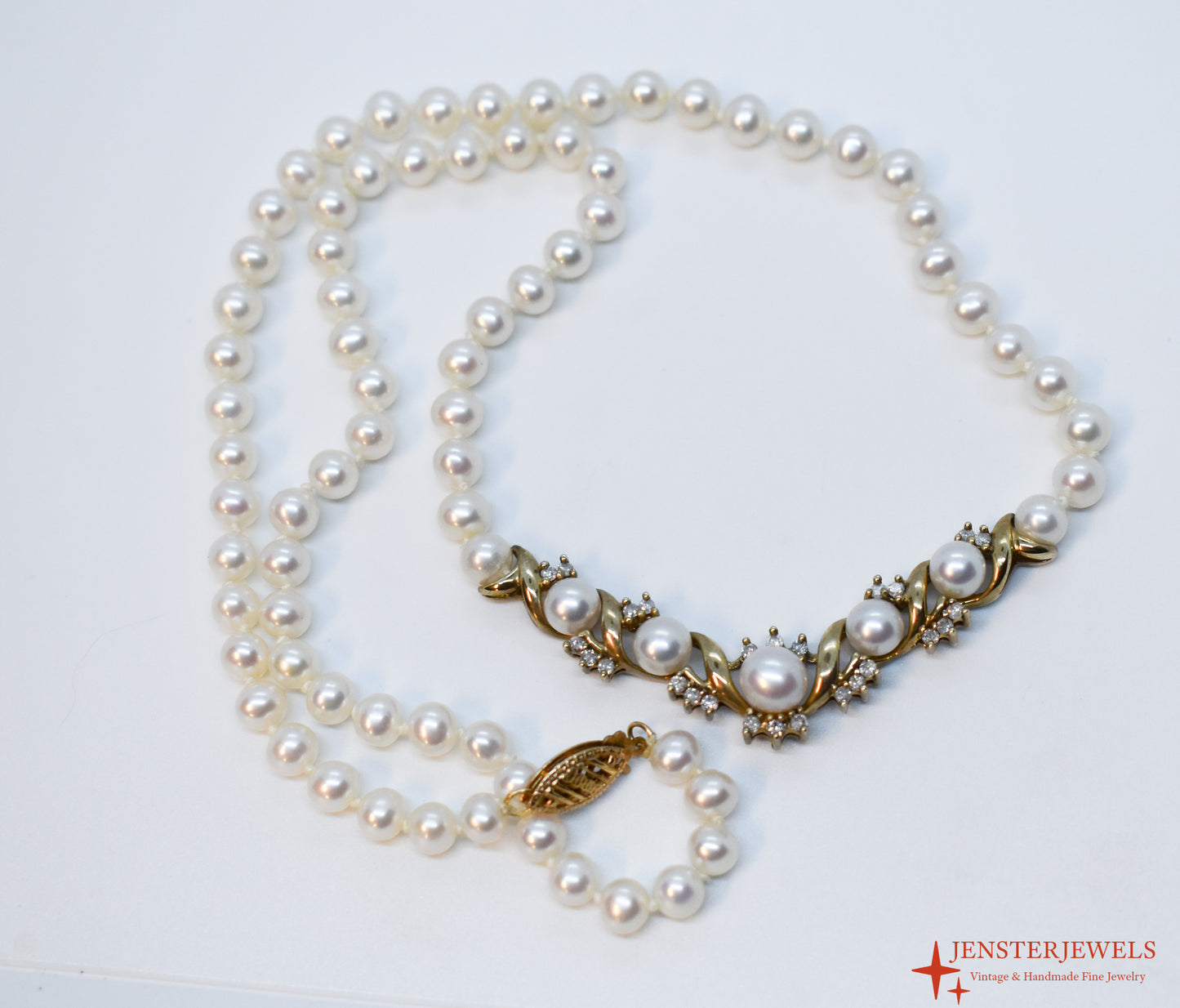 Vintage 10k Yellow Gold Pearl & Diamond Necklace – V Accent Design