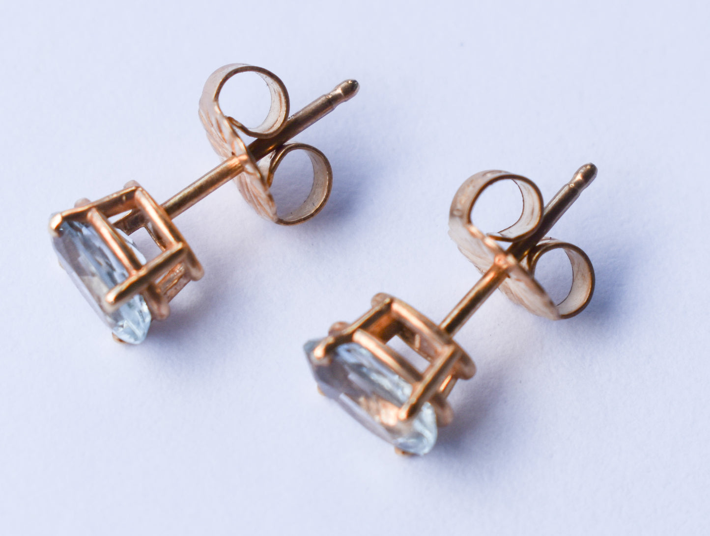 Vintage 14k Yellow Gold Oval Aquamarine Stud Earrings