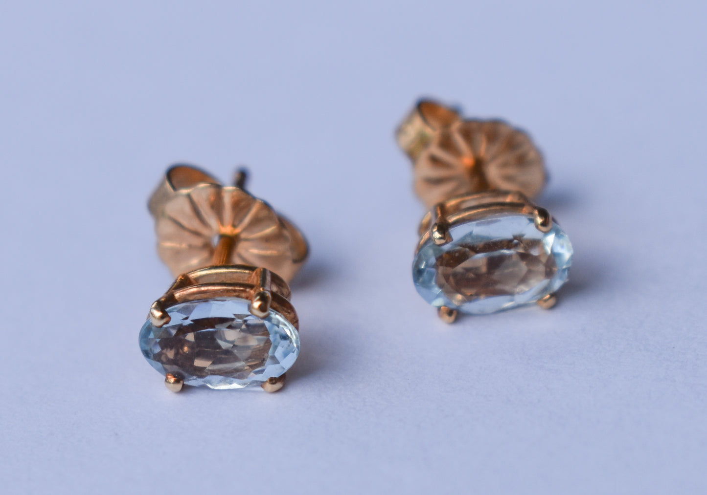 Vintage 14k Yellow Gold Oval Aquamarine Stud Earrings