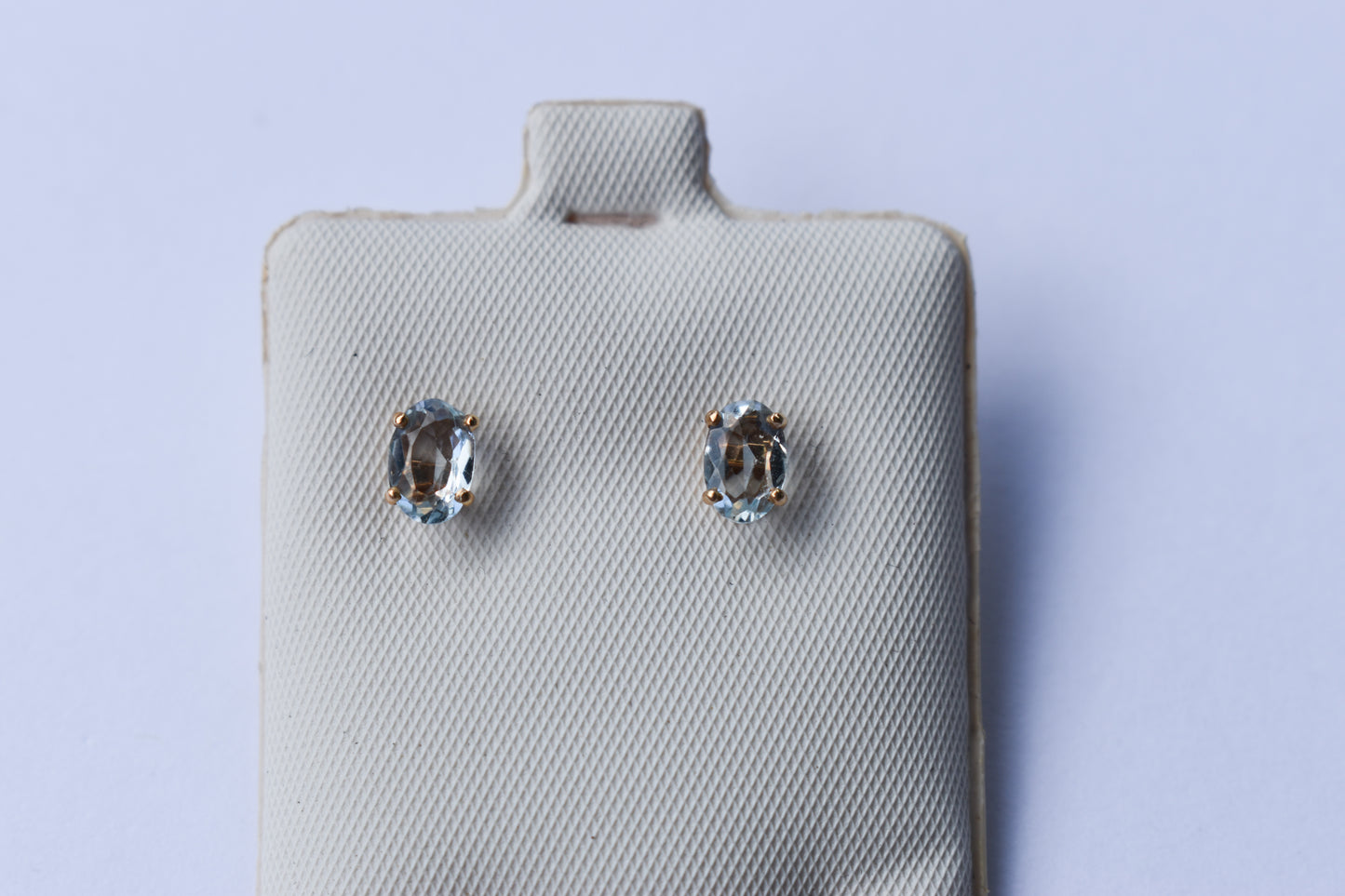 Vintage 14k Yellow Gold Oval Aquamarine Stud Earrings