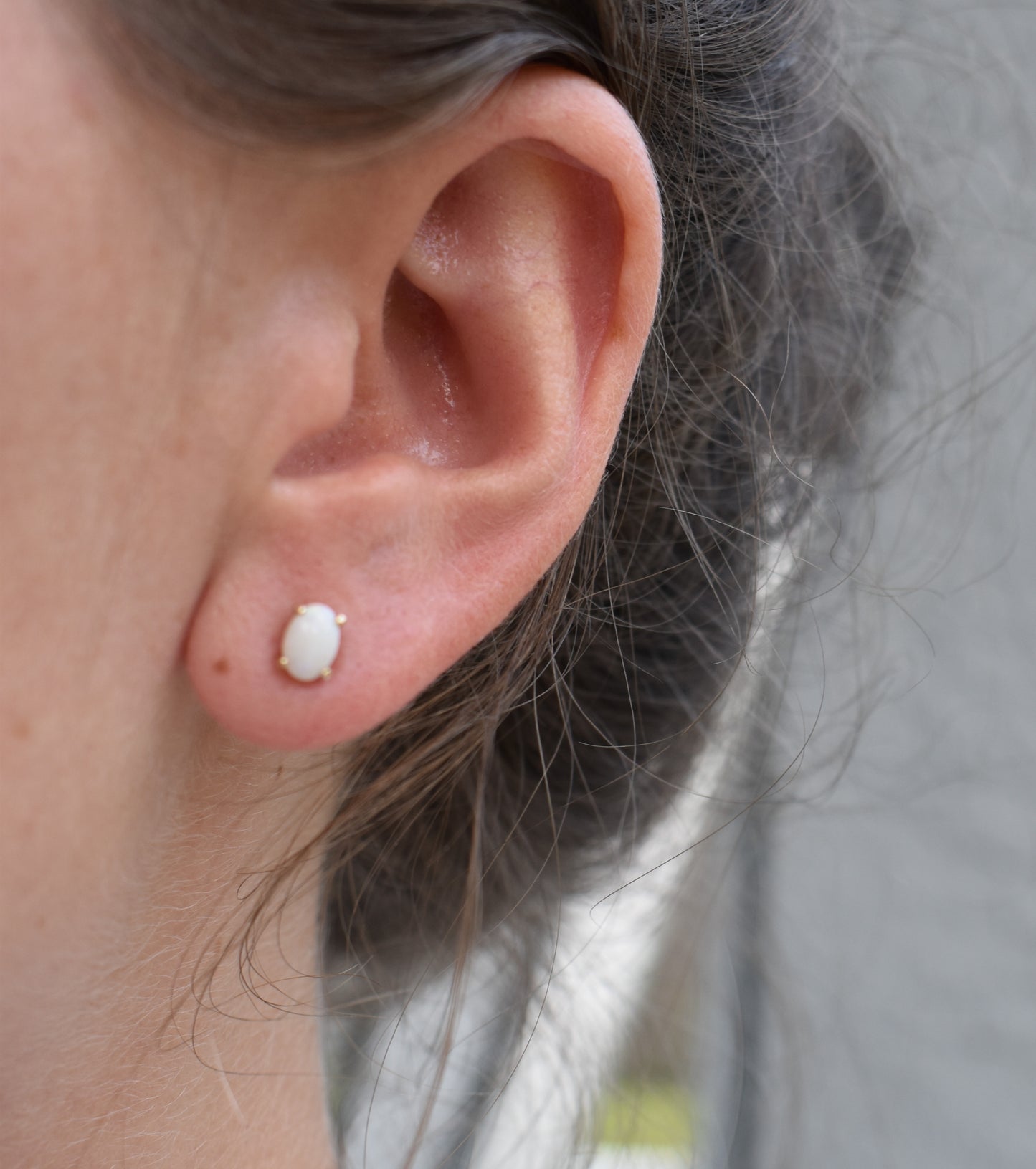 Vintage 14k Yellow Gold Oval Opal Stud Earrings