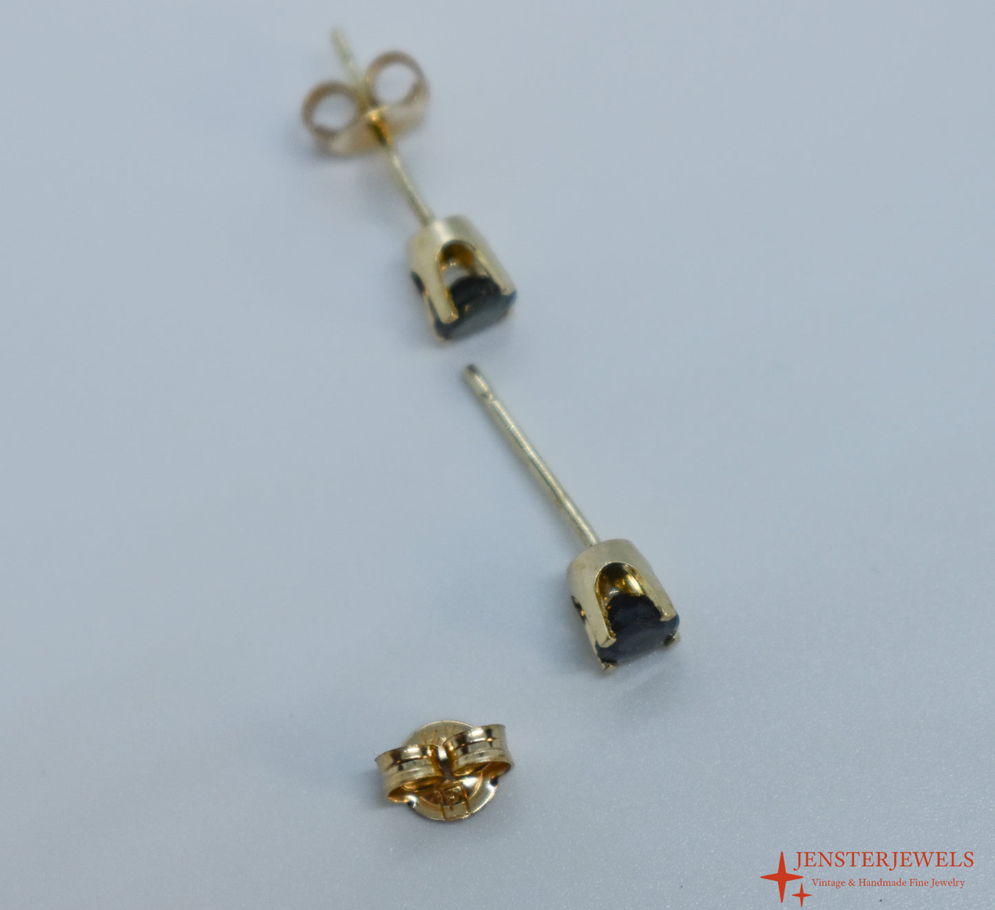 Vintage 14k Yellow Gold Sapphire Stud Earrings