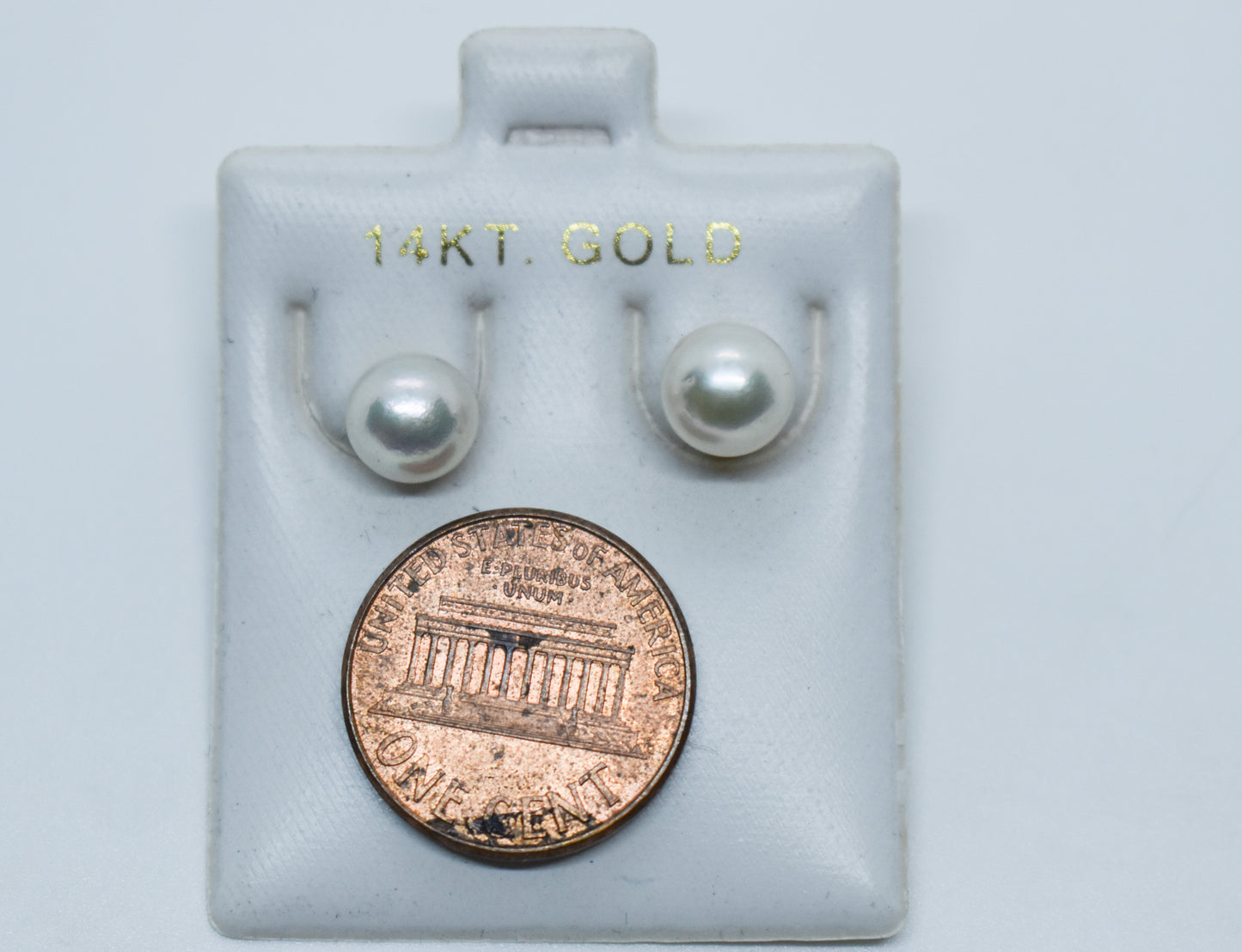 Vintage 14k Yellow Gold 7mm Pearl Stud Earrings