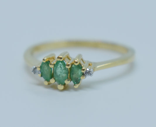 Vintage 14k Yellow Gold Emerald & Diamond Ring Size 7 3/4