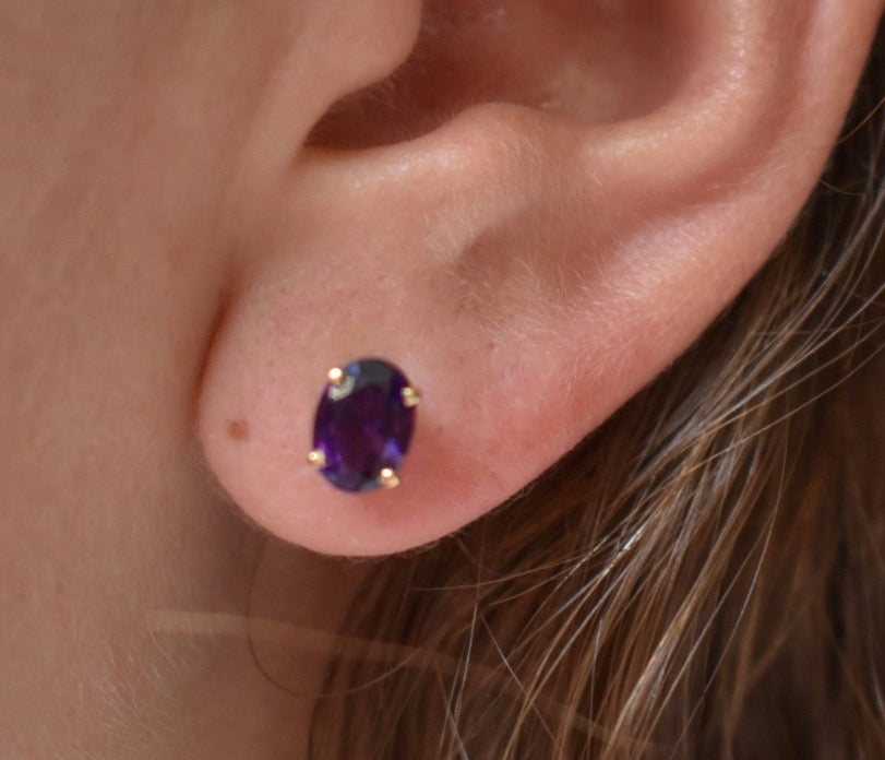 Vintage 14k Yellow Gold Oval Dark Amethyst Stud Earrings