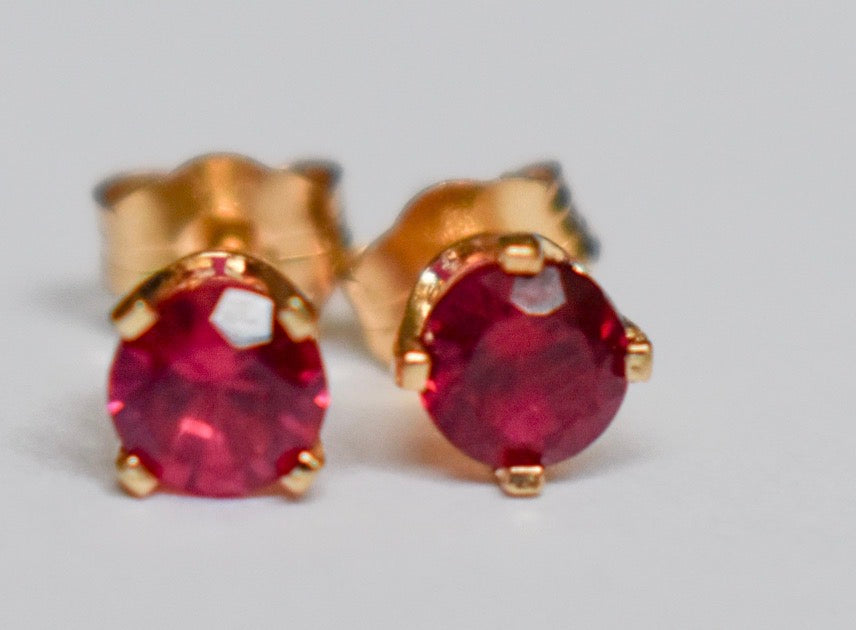 Vintage 14k Yellow Gold Dark Red Cubic Zirconia Stud Earrings