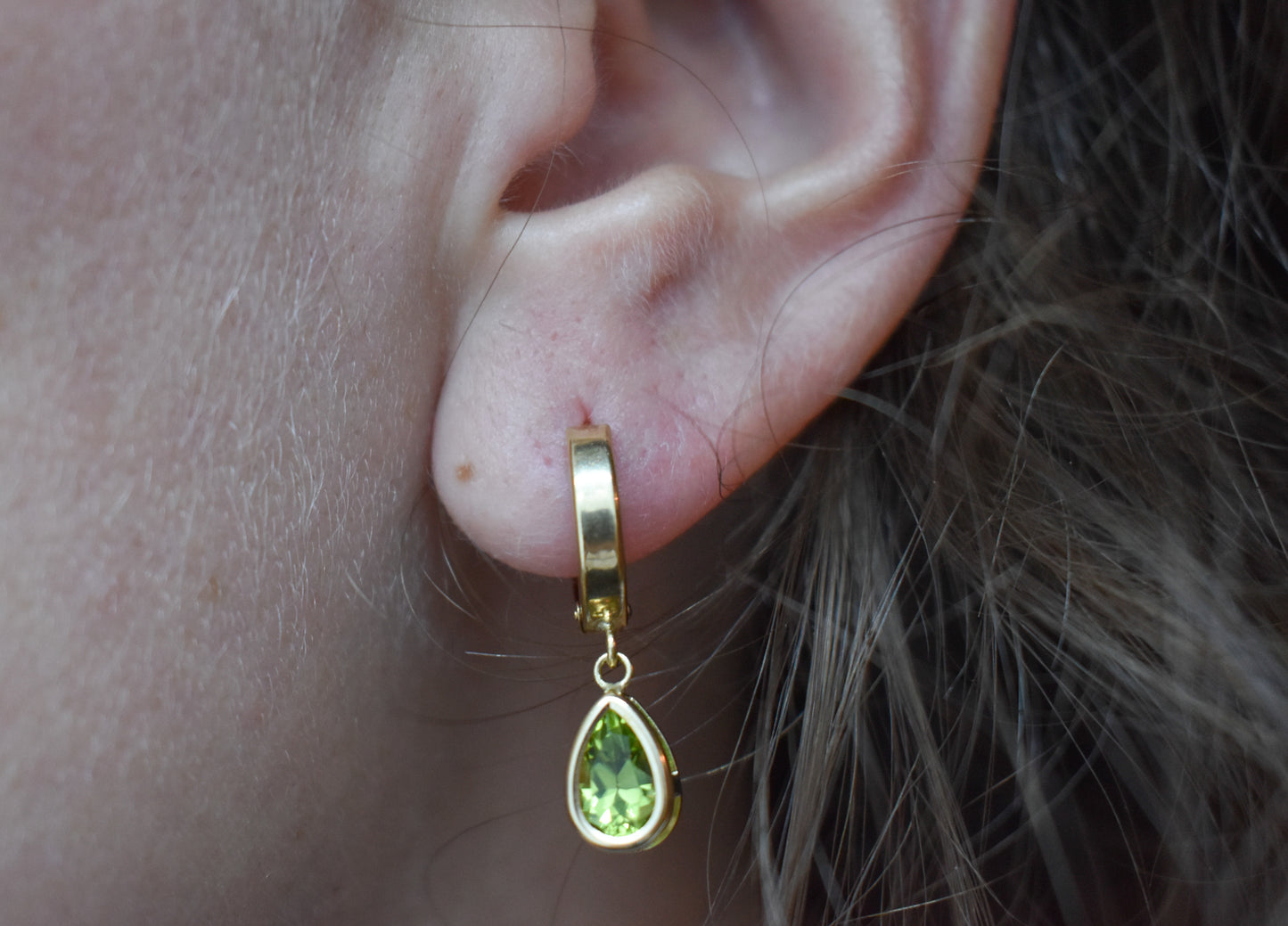 Vintage 14K Yellow Gold Peridot Huggie Hoop Earrings