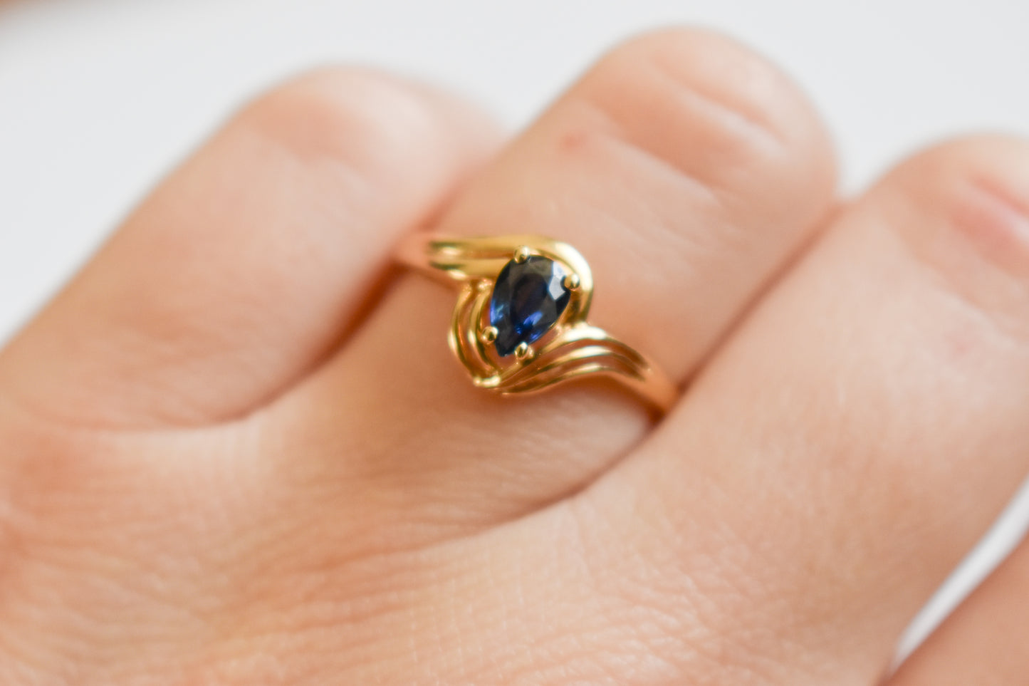 Vintage 14k Yellow Gold Pear Shaped Sapphire Ring Size 7 1/4