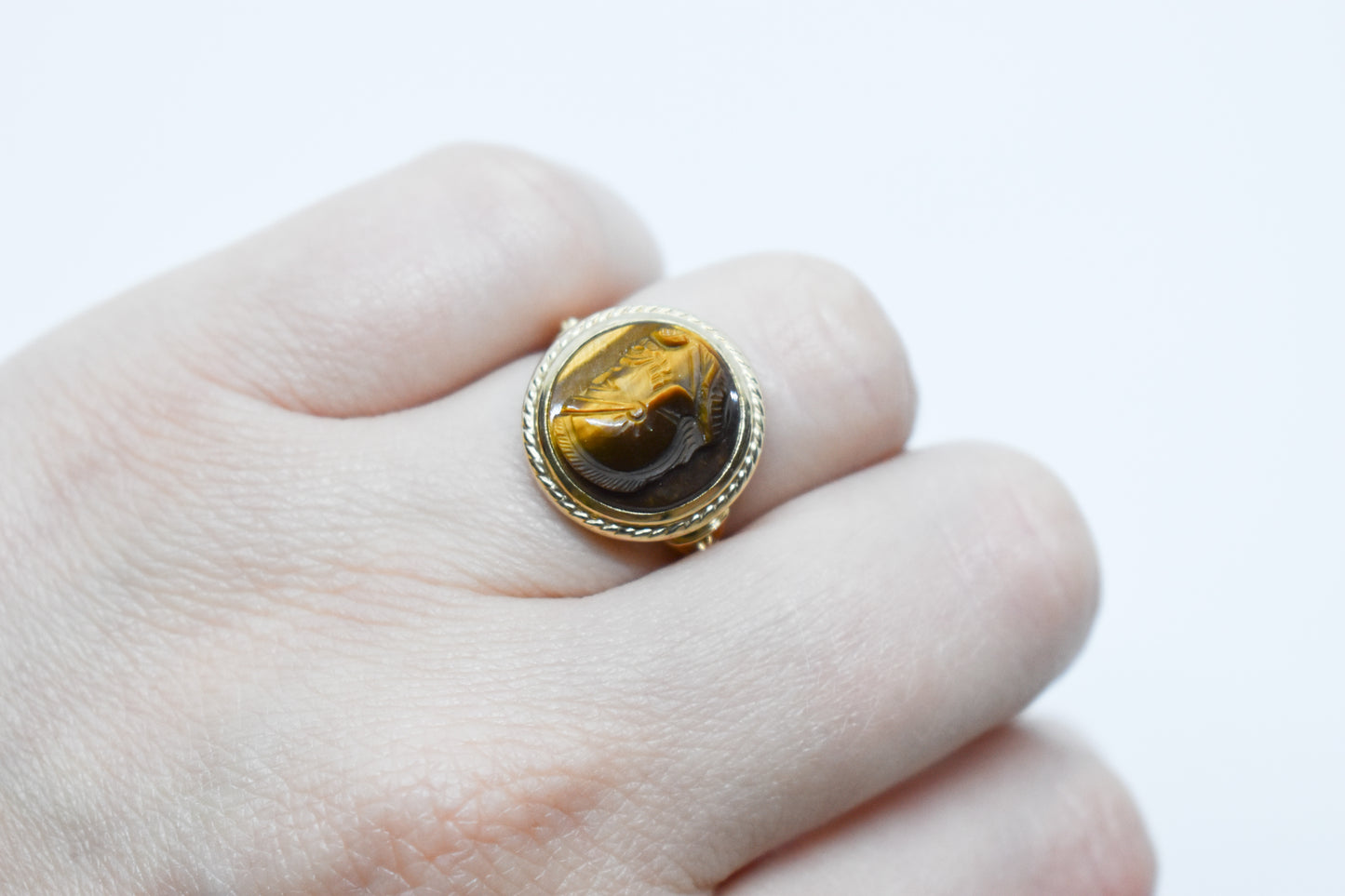 Vintage 10K Yellow Gold Carved Tiger Eye Knight Ring Size 6 1/4