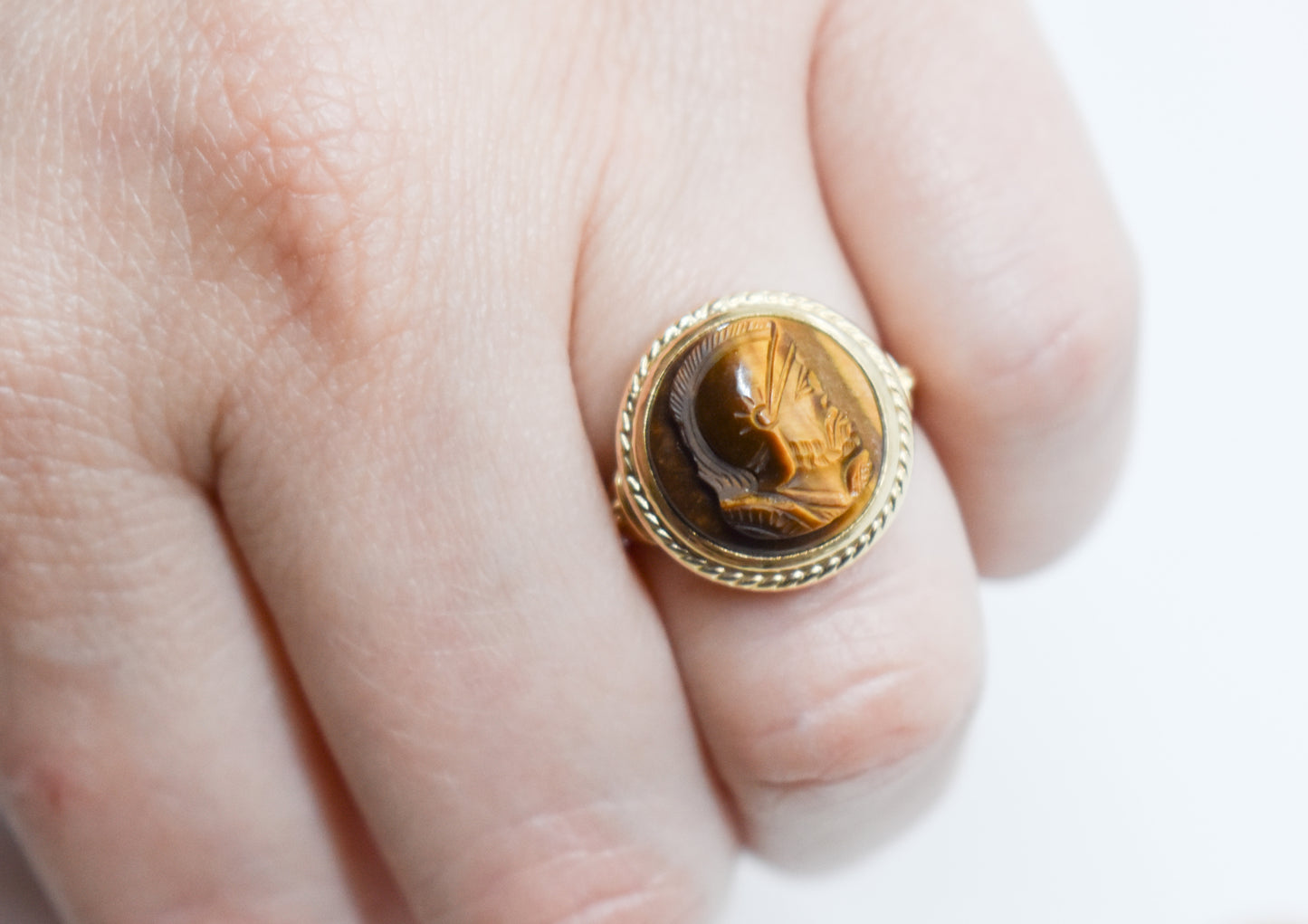 Vintage 10K Yellow Gold Carved Tiger Eye Knight Ring Size 6 1/4