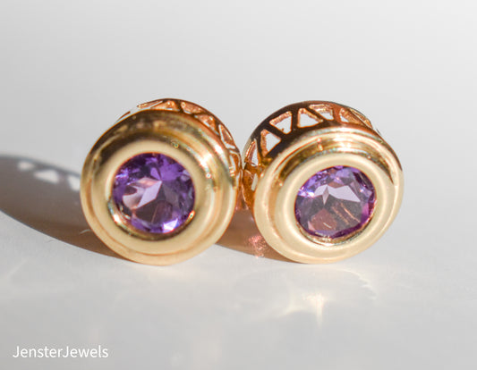 Vintage 14K Yellow Gold Amethyst Bezel Set Circle Stud Earrings