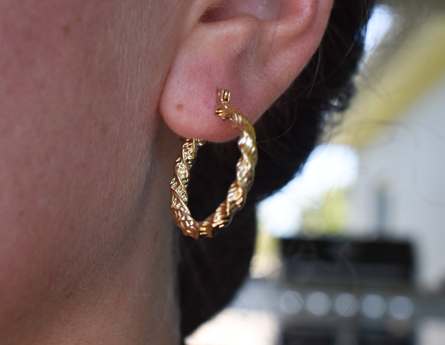 Vintage 14k Yellow Gold Hollow Diamond-Cut Hoop Earrings